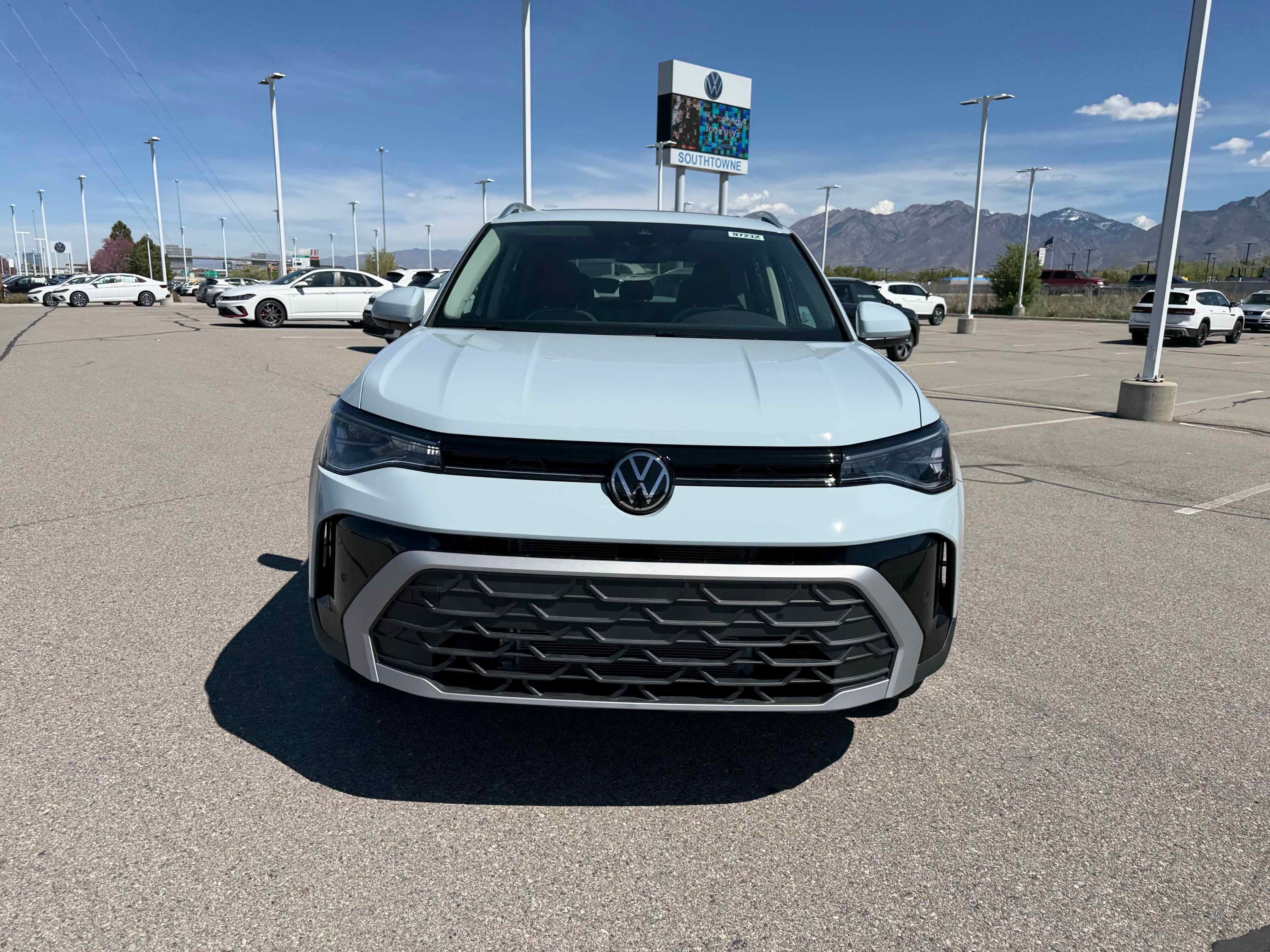 2026 Volkswagen Taos SE