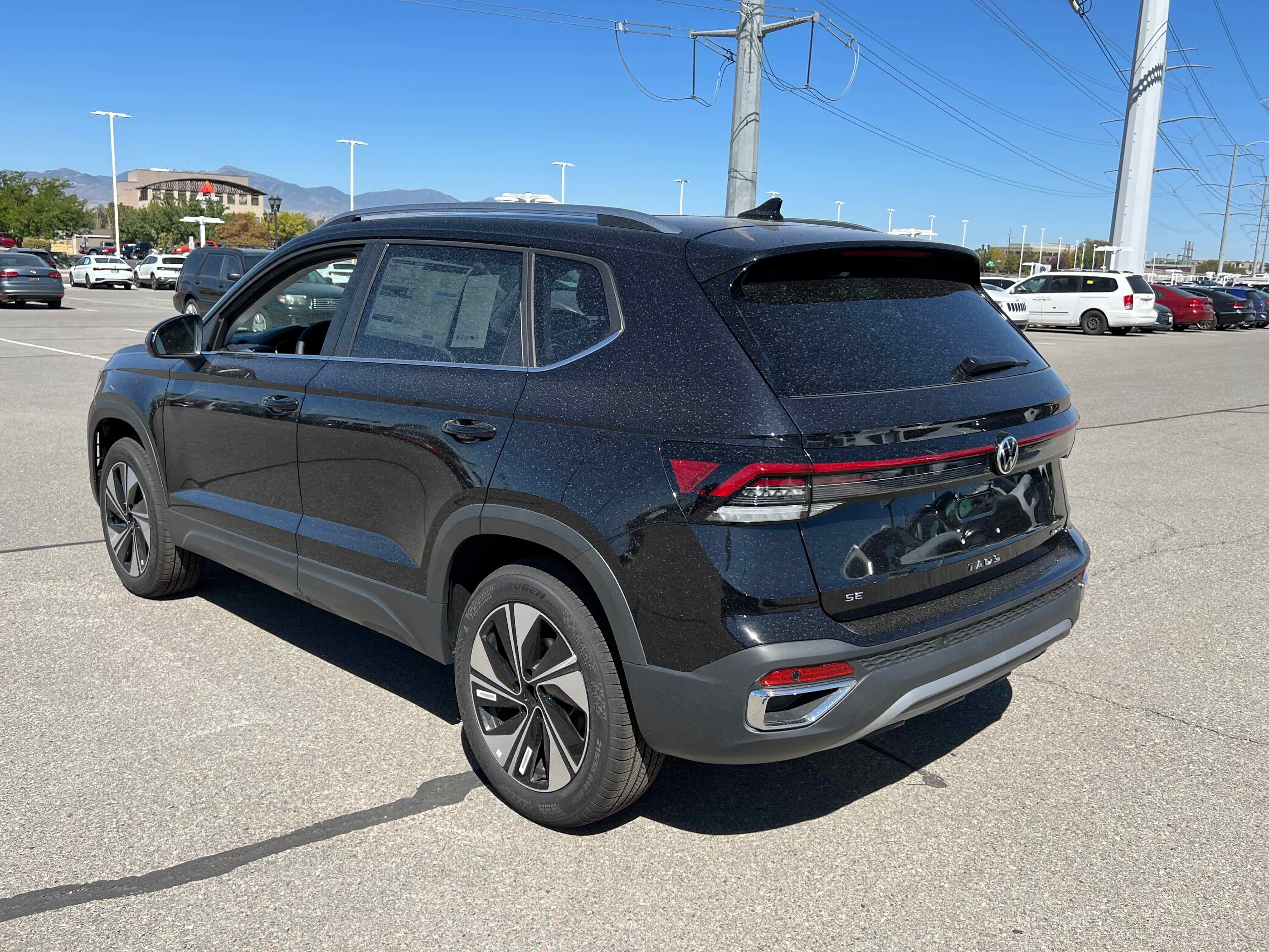 2025 Volkswagen Taos SE