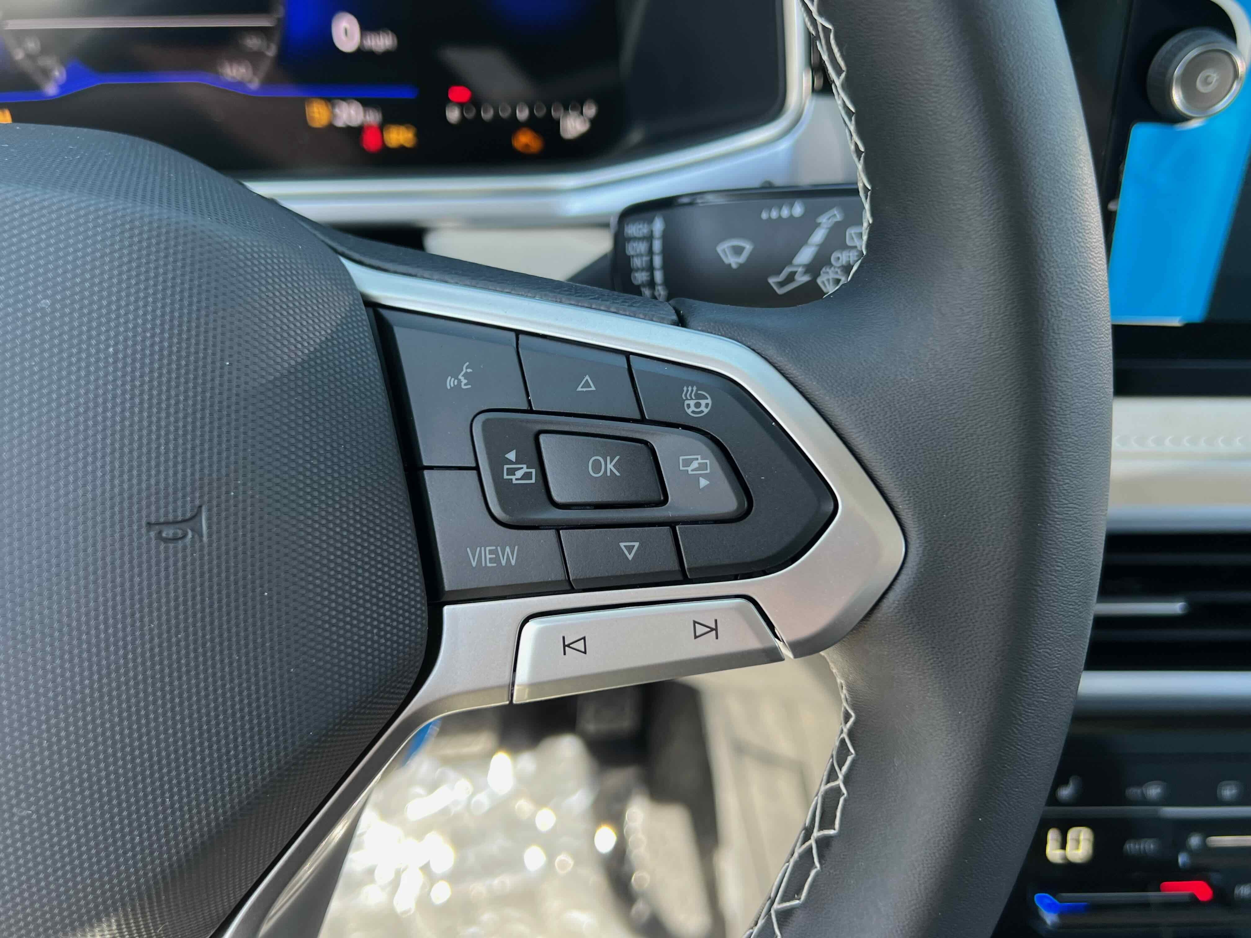 2025 Volkswagen Taos SE