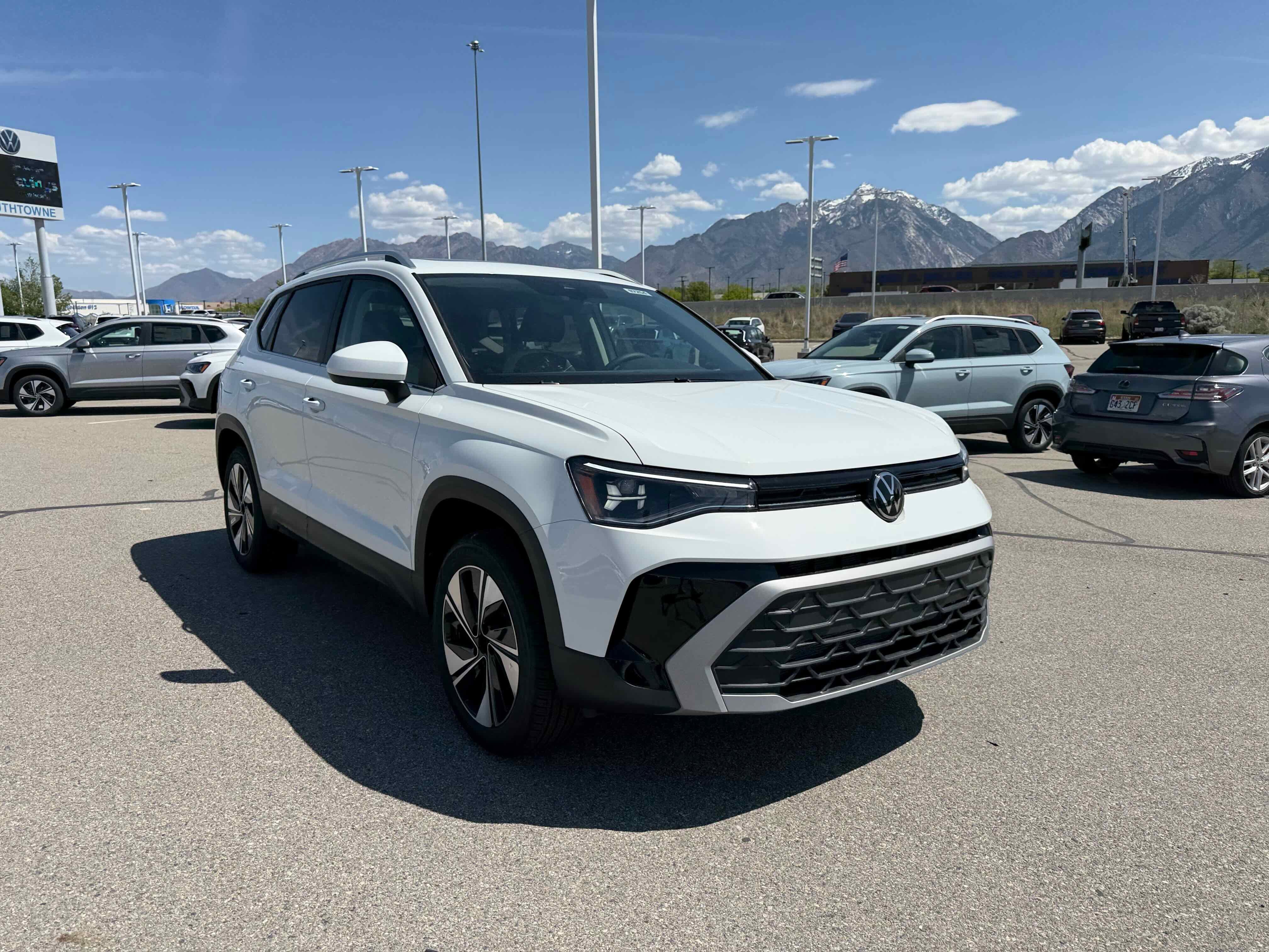 2026 Volkswagen Taos SE