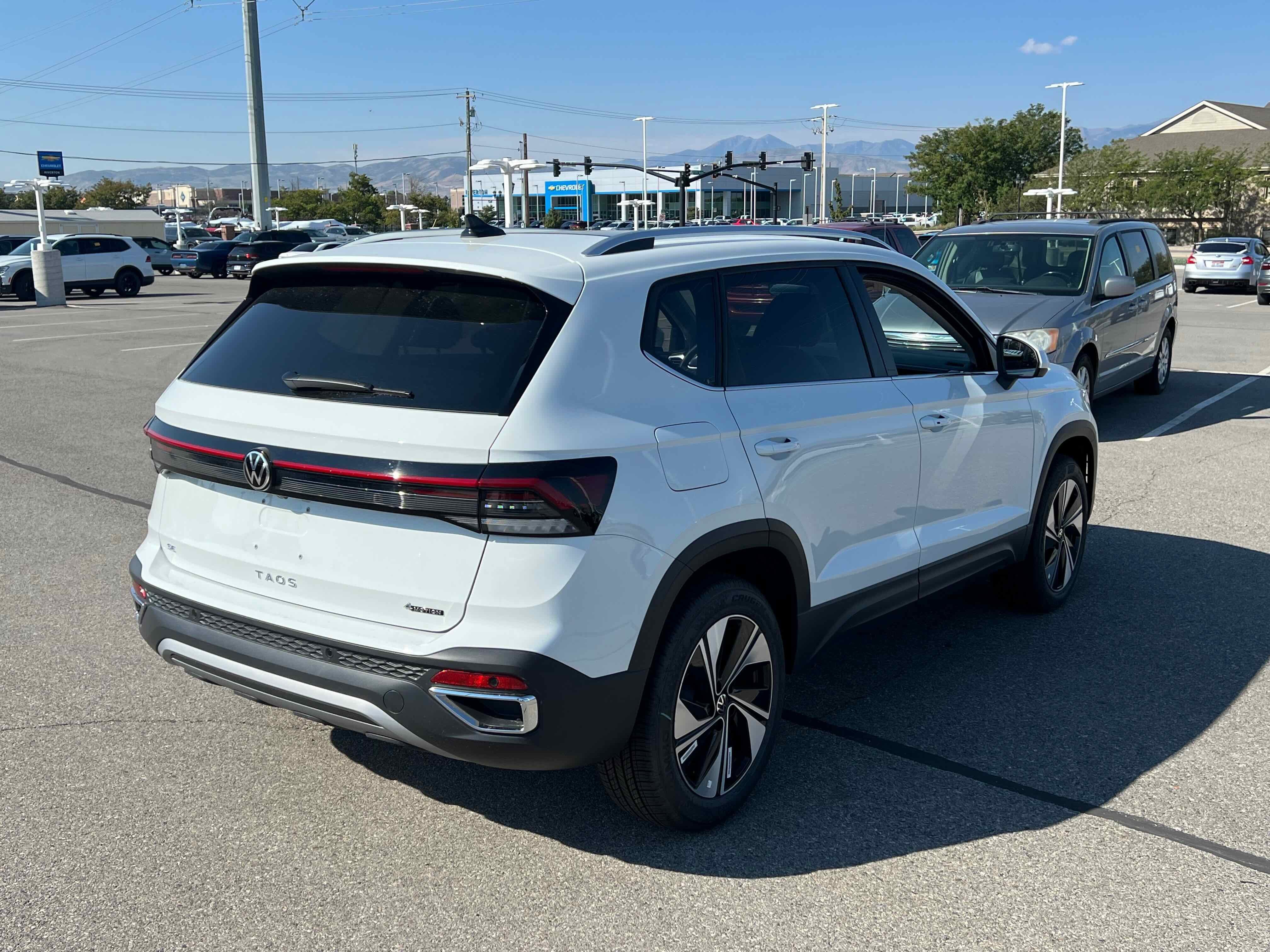2025 Volkswagen Taos SE