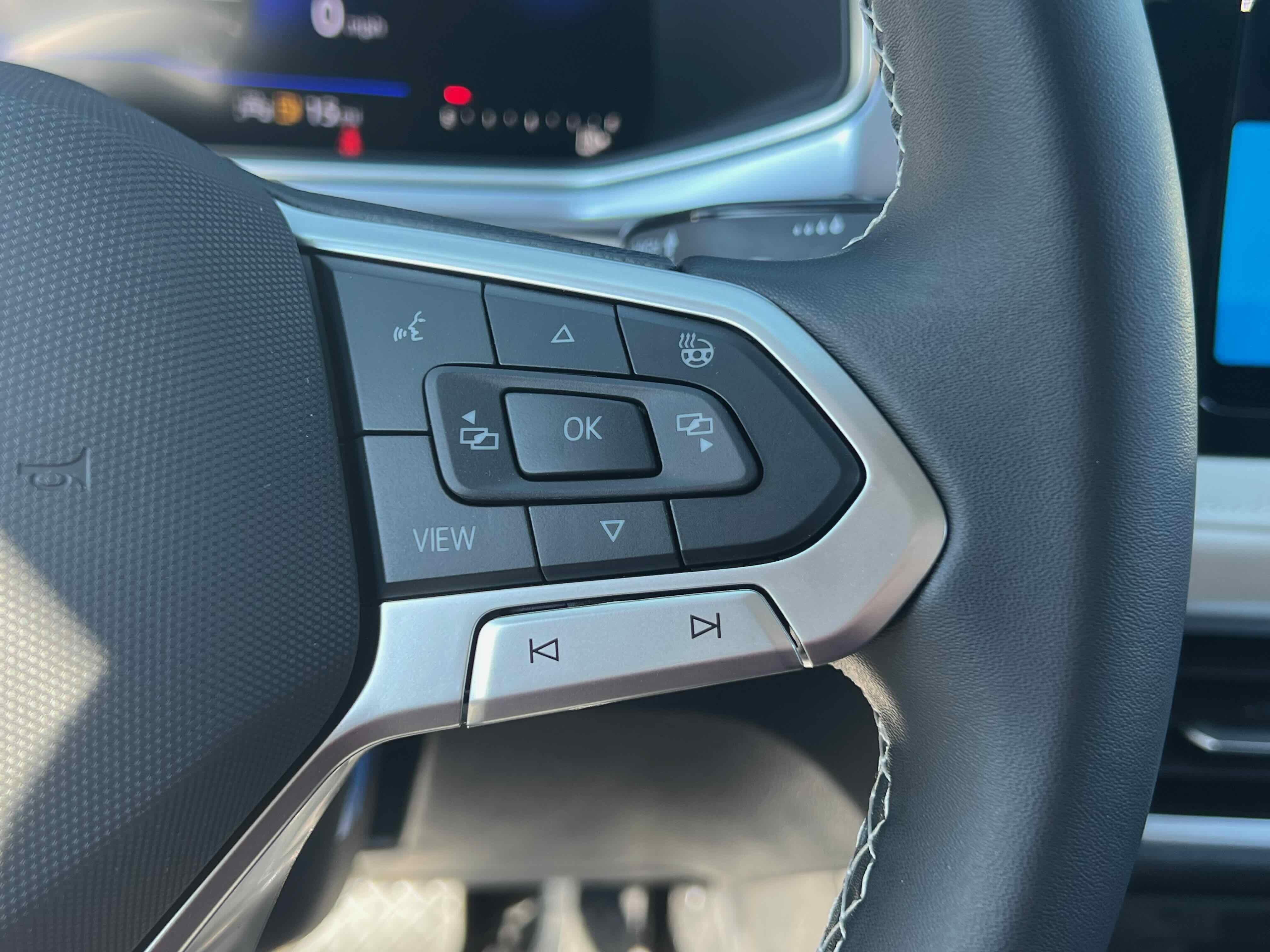 2025 Volkswagen Taos SE