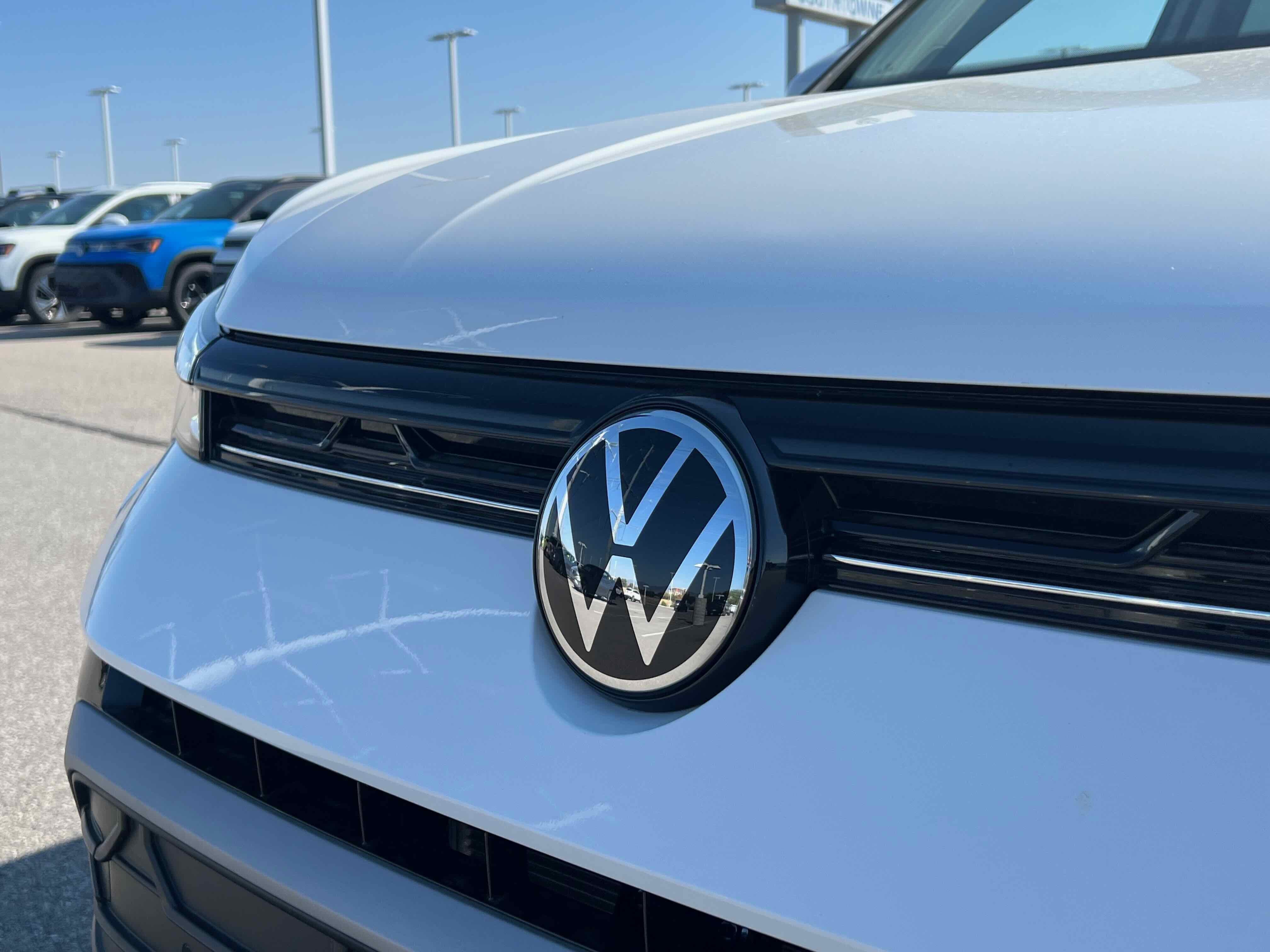 2025 Volkswagen Taos SE