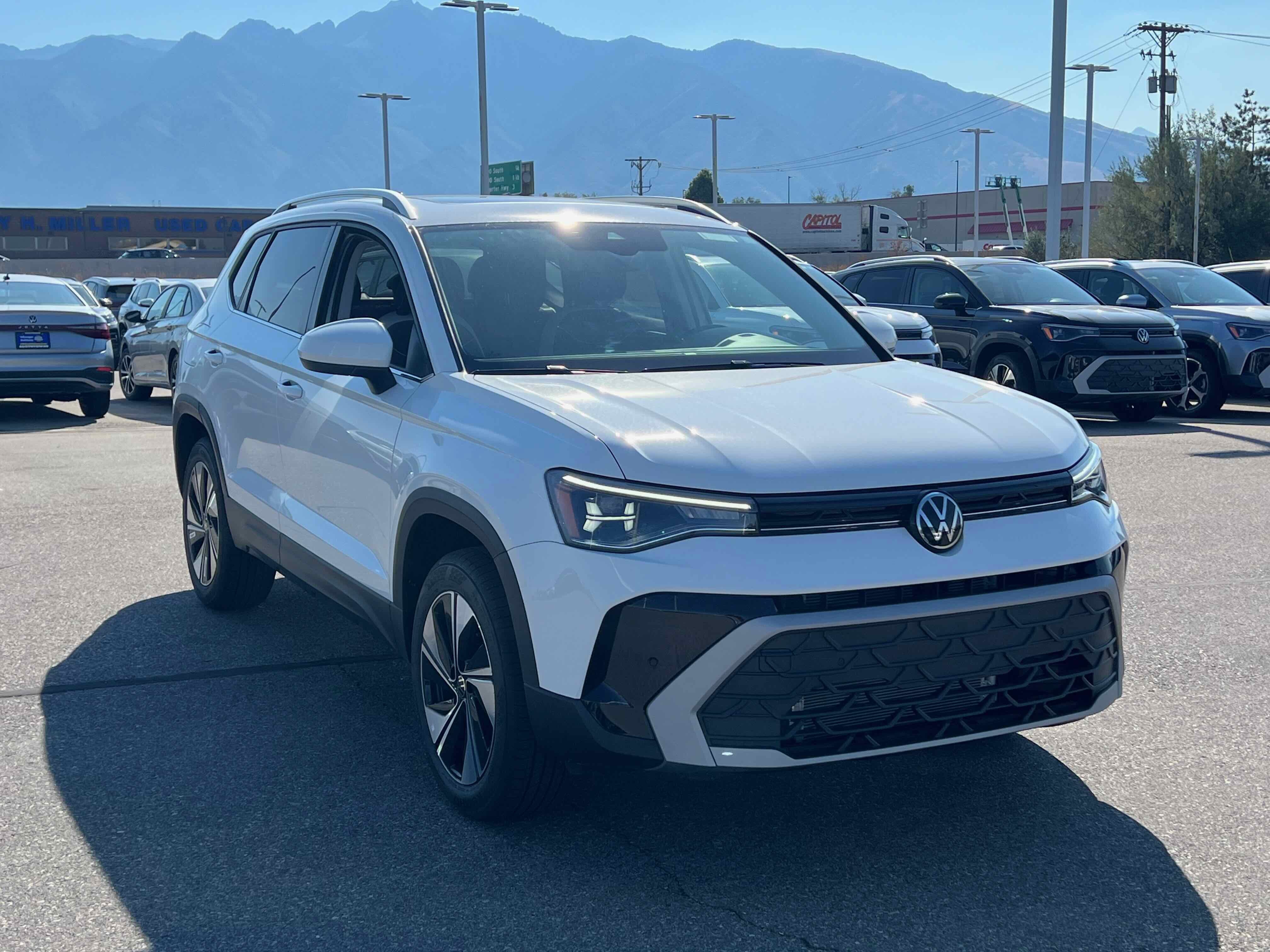 2025 Volkswagen Taos SE