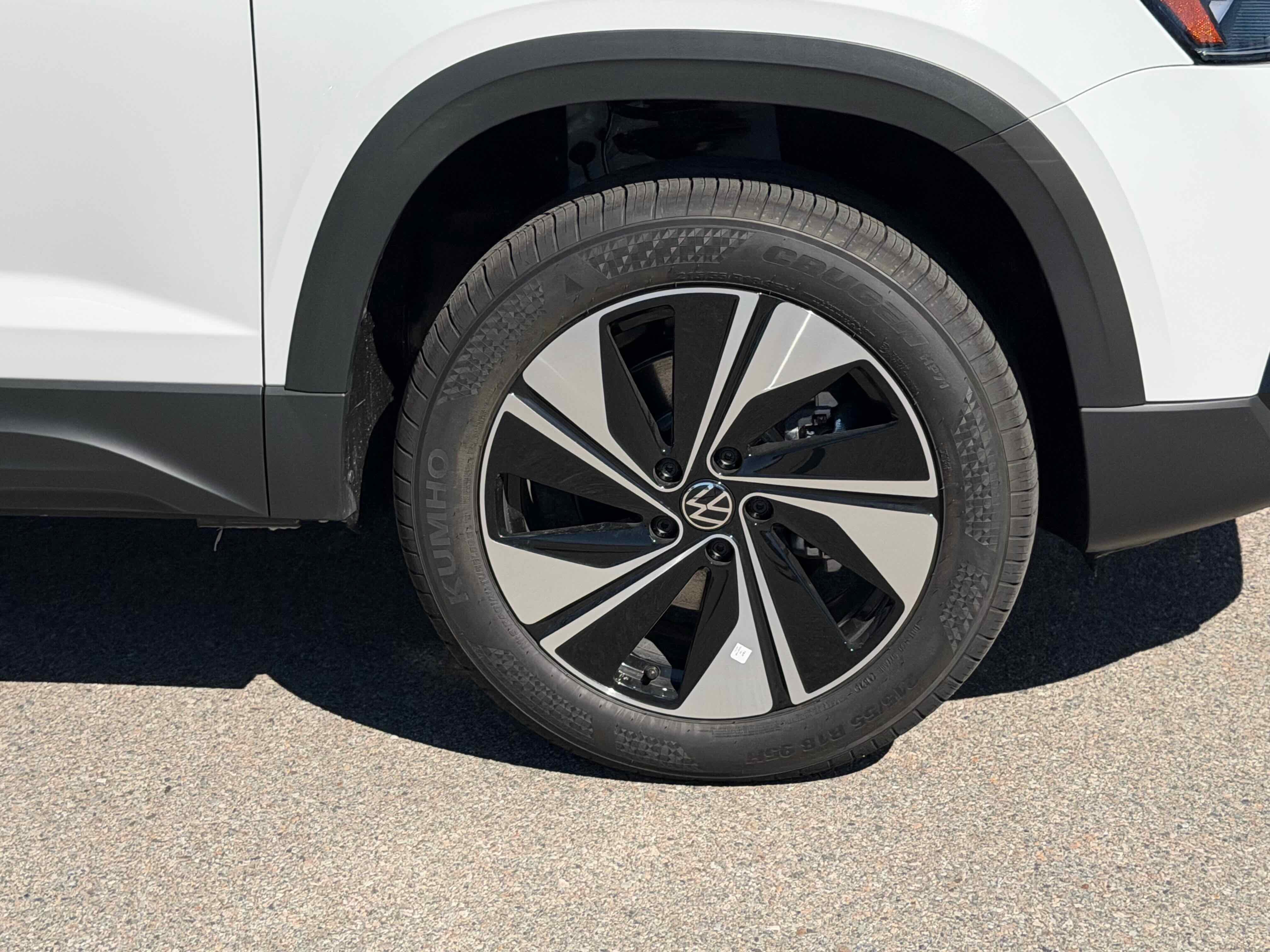 2026 Volkswagen Taos SE