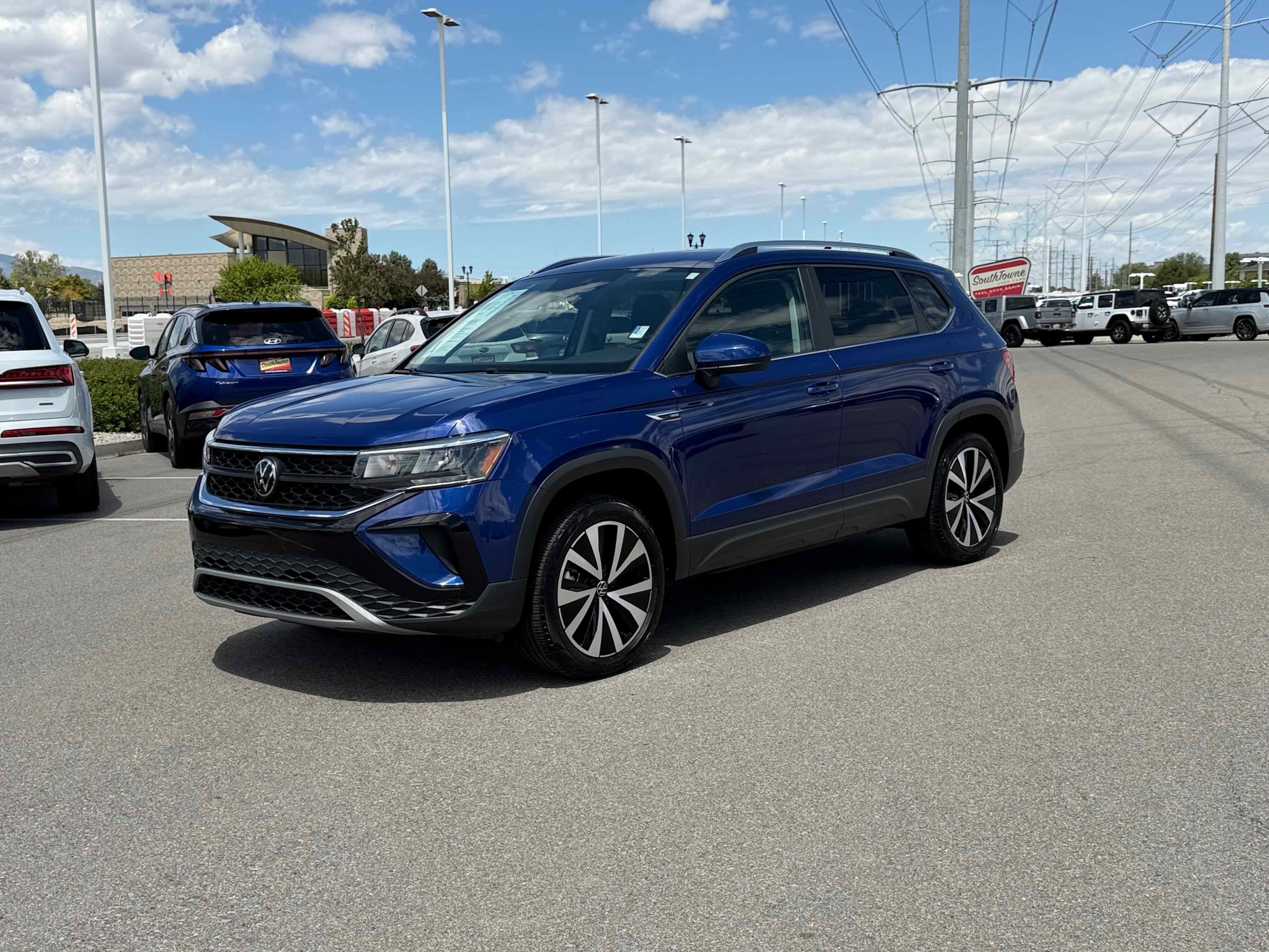 2023 Volkswagen Taos 1.5T SE 4Motion's photo