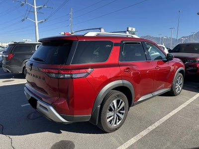 2024 Nissan Pathfinder SL