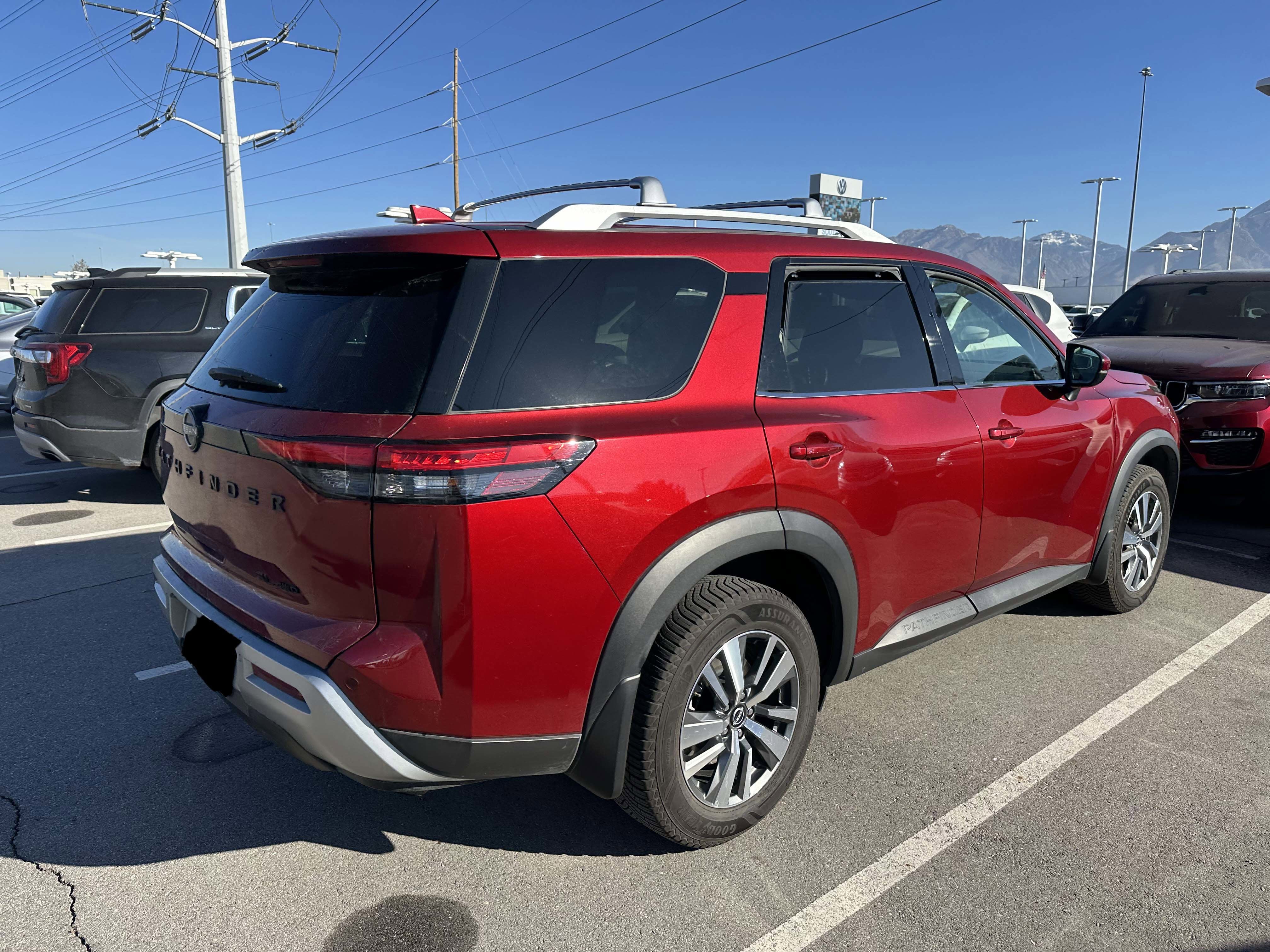 2024 Nissan Pathfinder SL