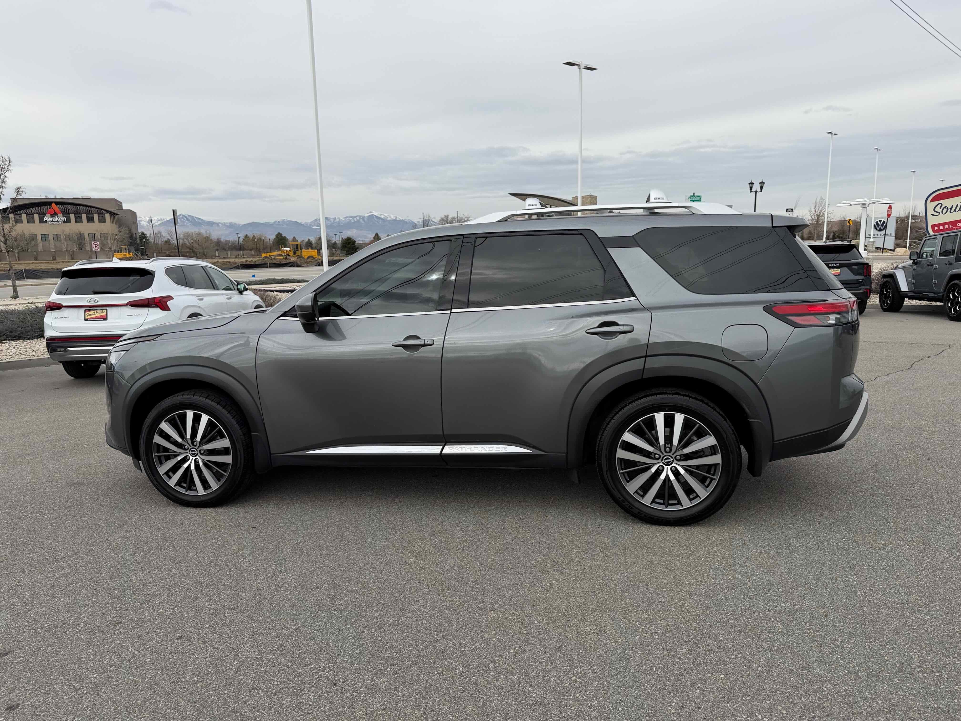 2022 Nissan Pathfinder Platinum