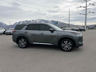 2022 Nissan Pathfinder Platinum