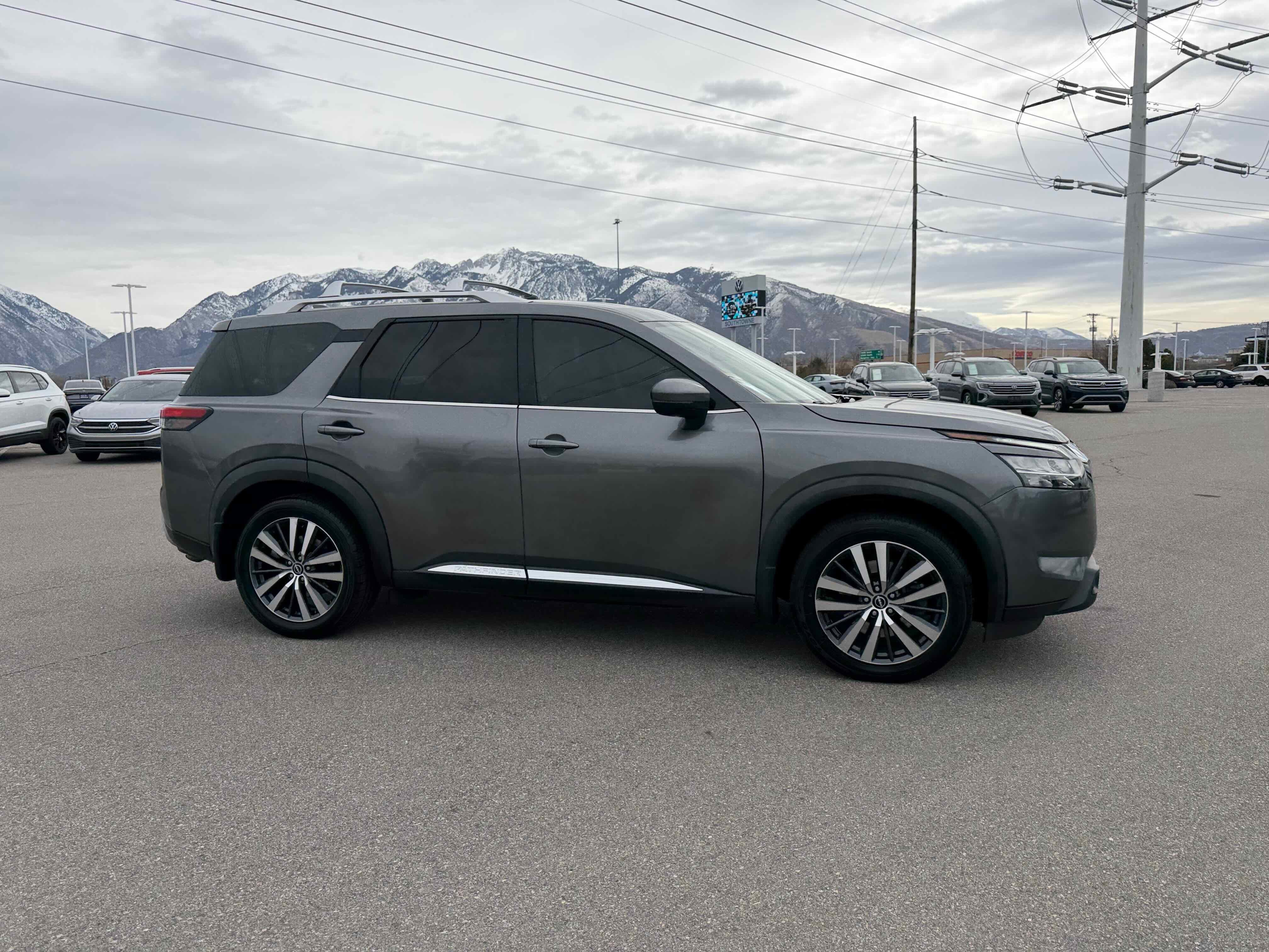 2022 Nissan Pathfinder Platinum