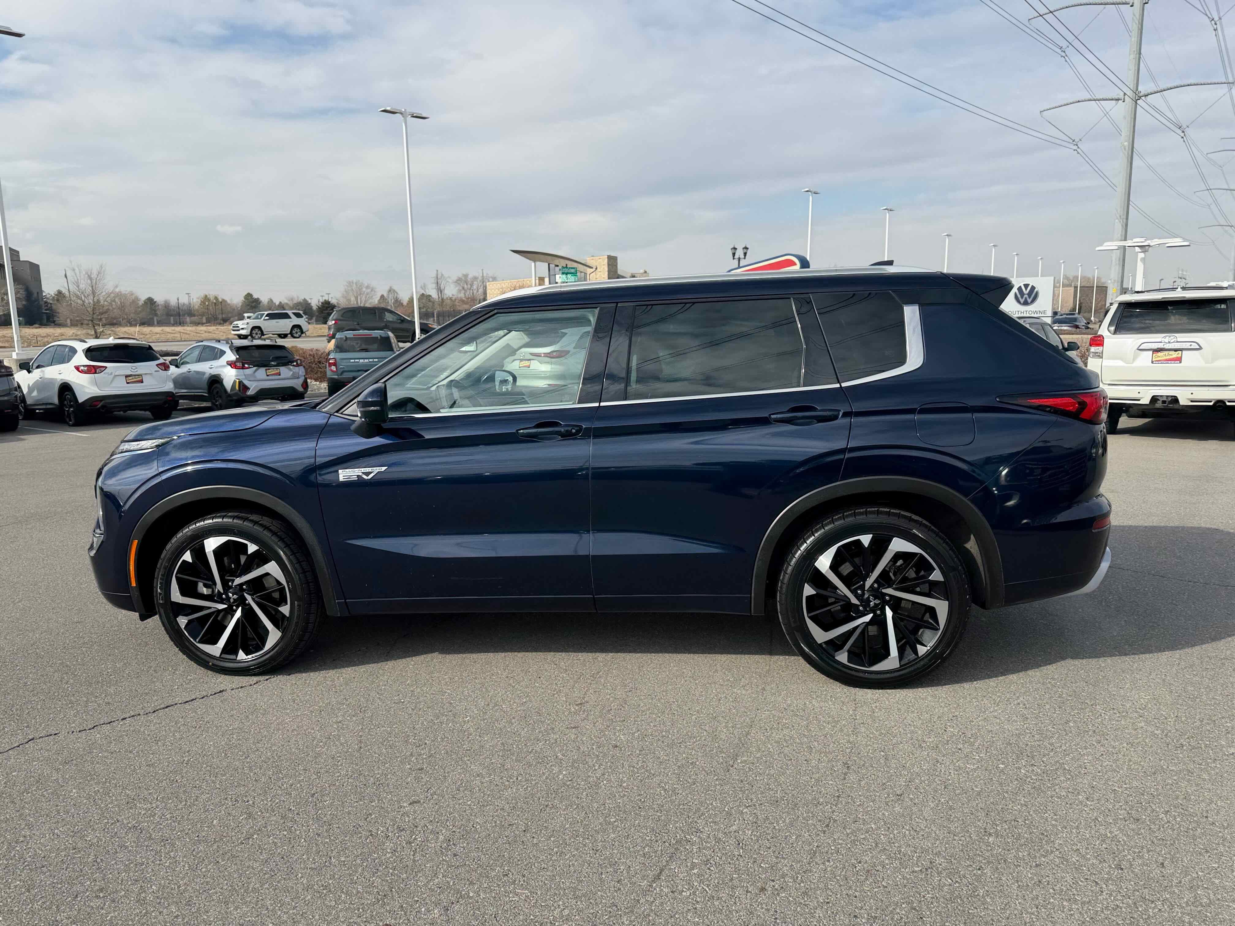 2023 Mitsubishi Outlander PHEV SEL
