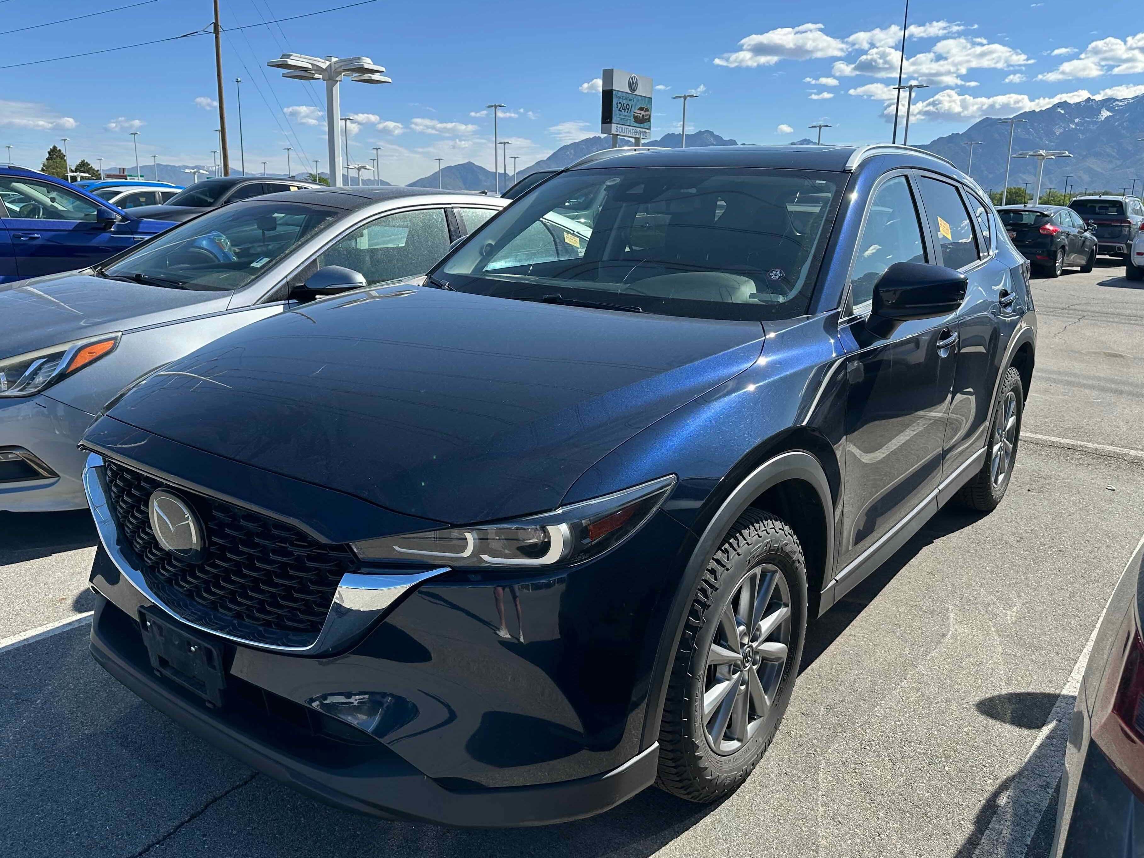 2022 Mazda CX-5 S Preferred package Auto AWD's photo