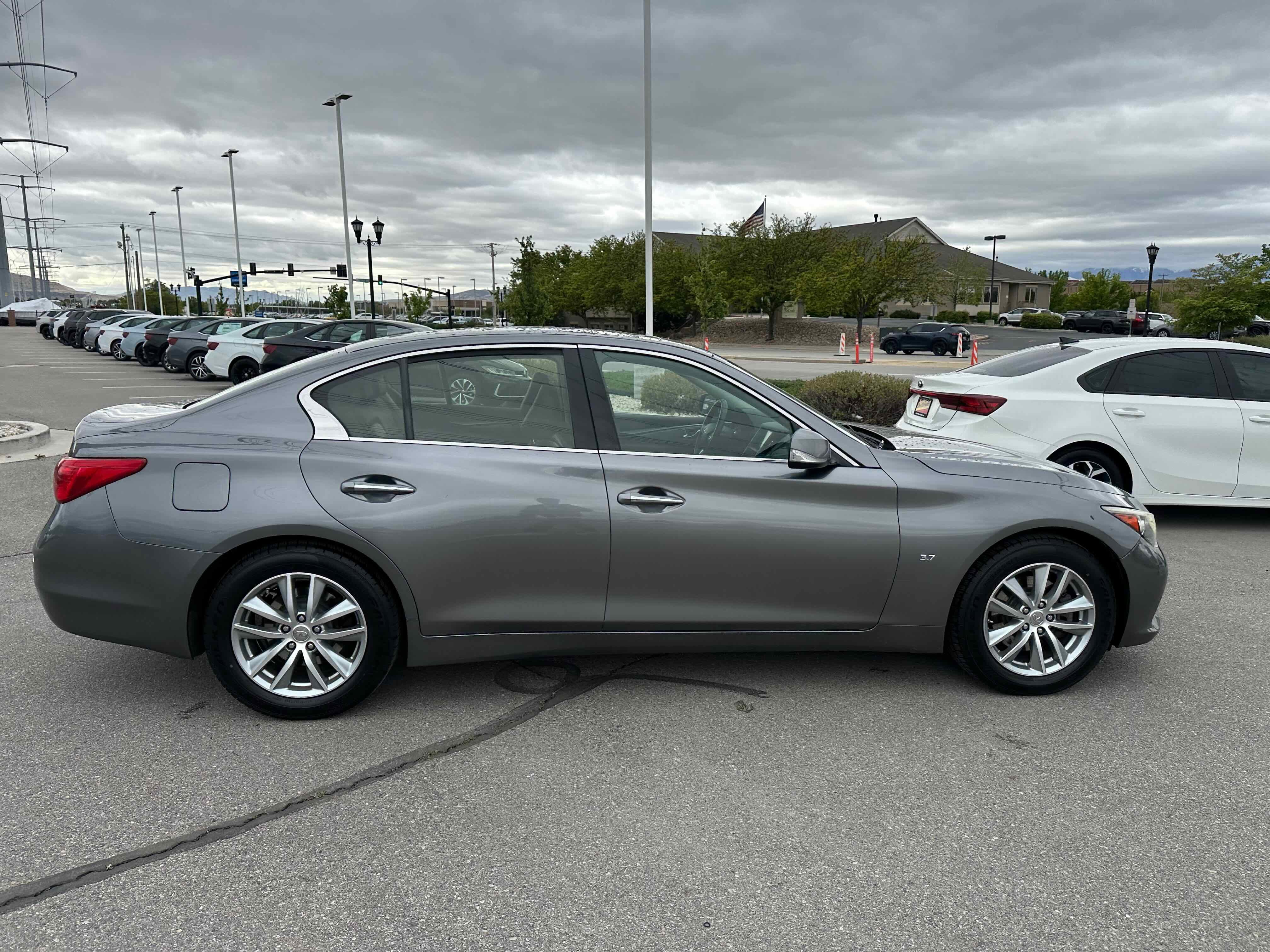 2015 INFINITI Q50 Premium