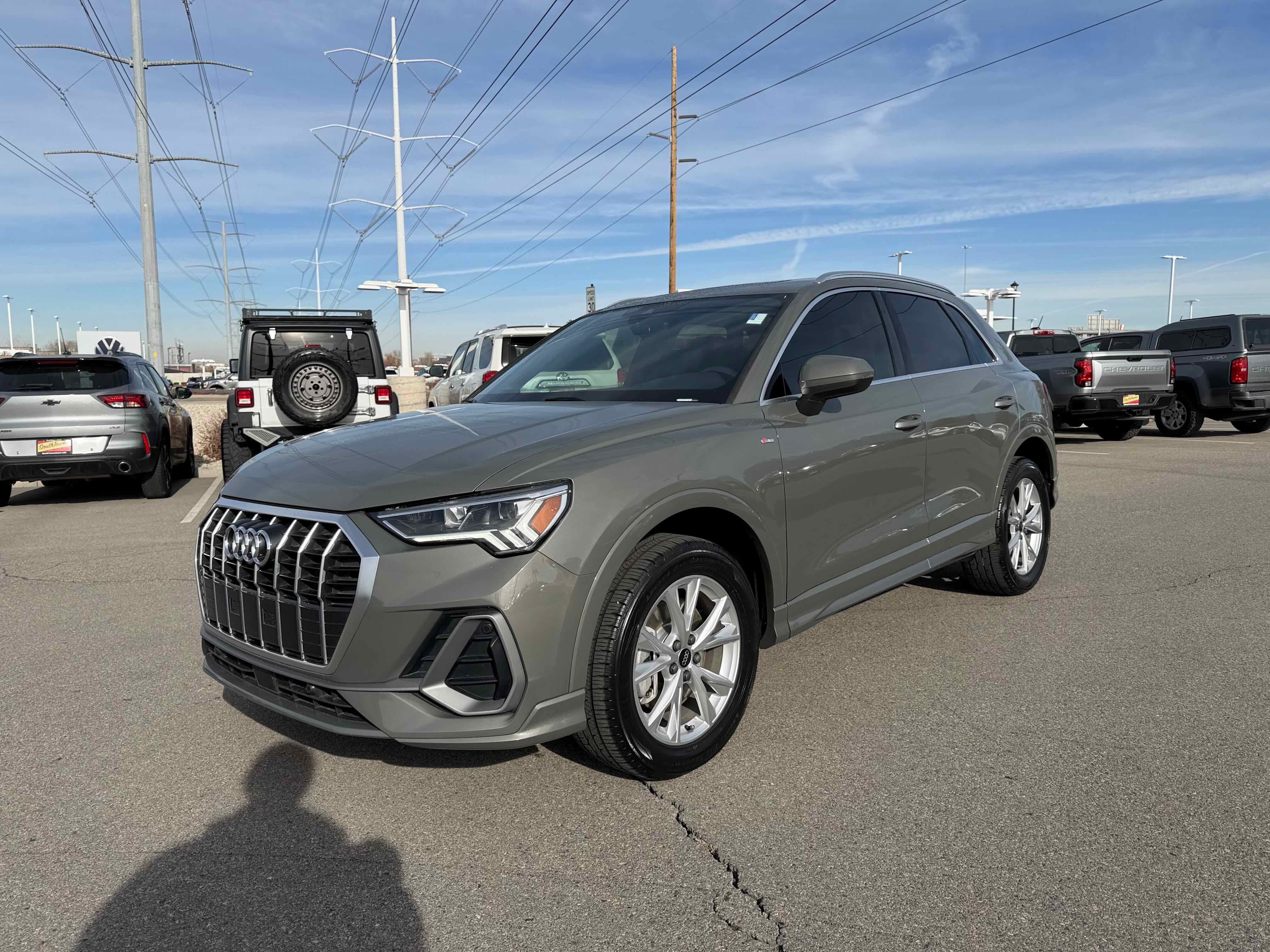 2023 Audi Q3 S line Premium
