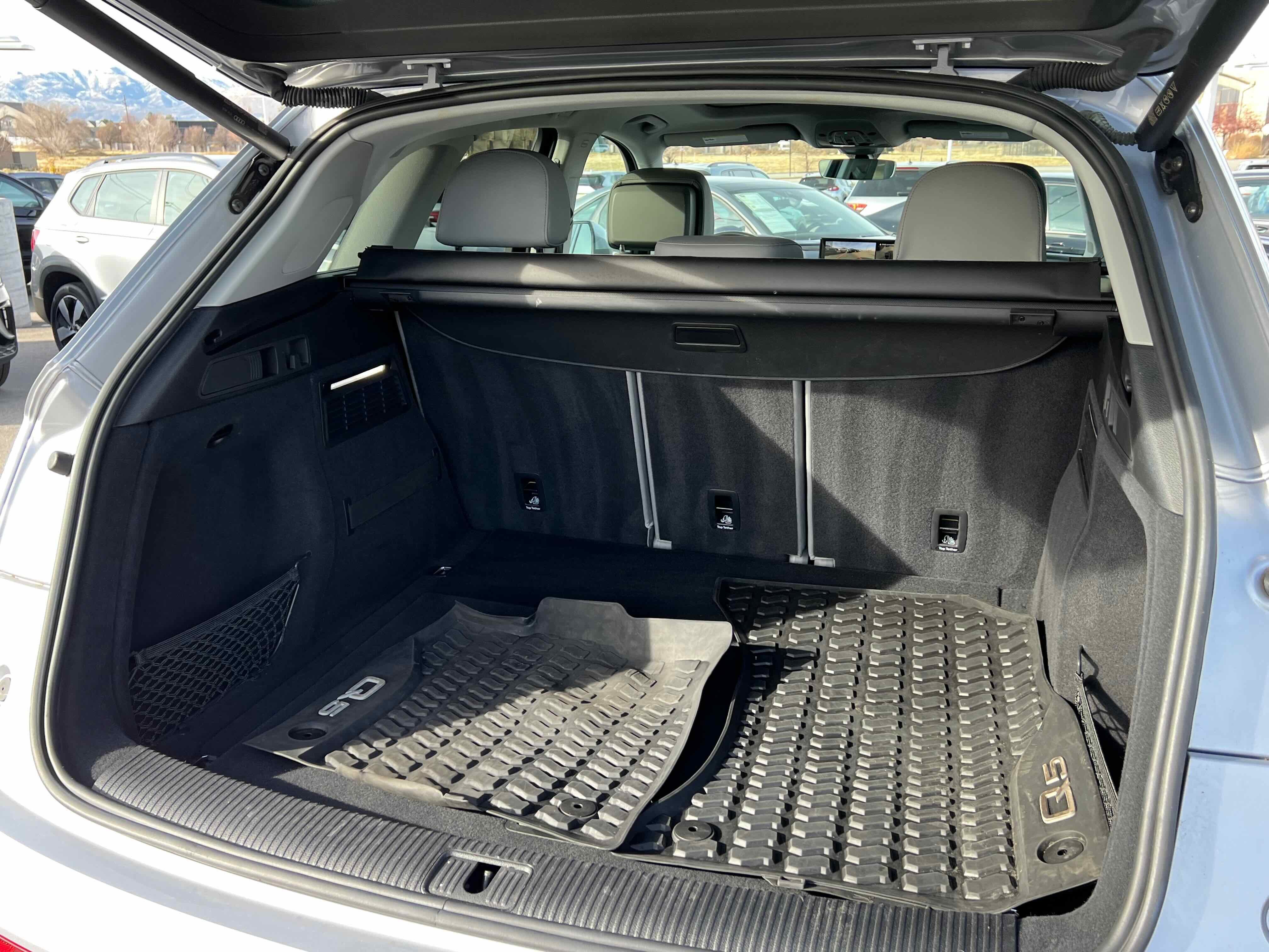 2022 Audi Q5 S line Premium Plus