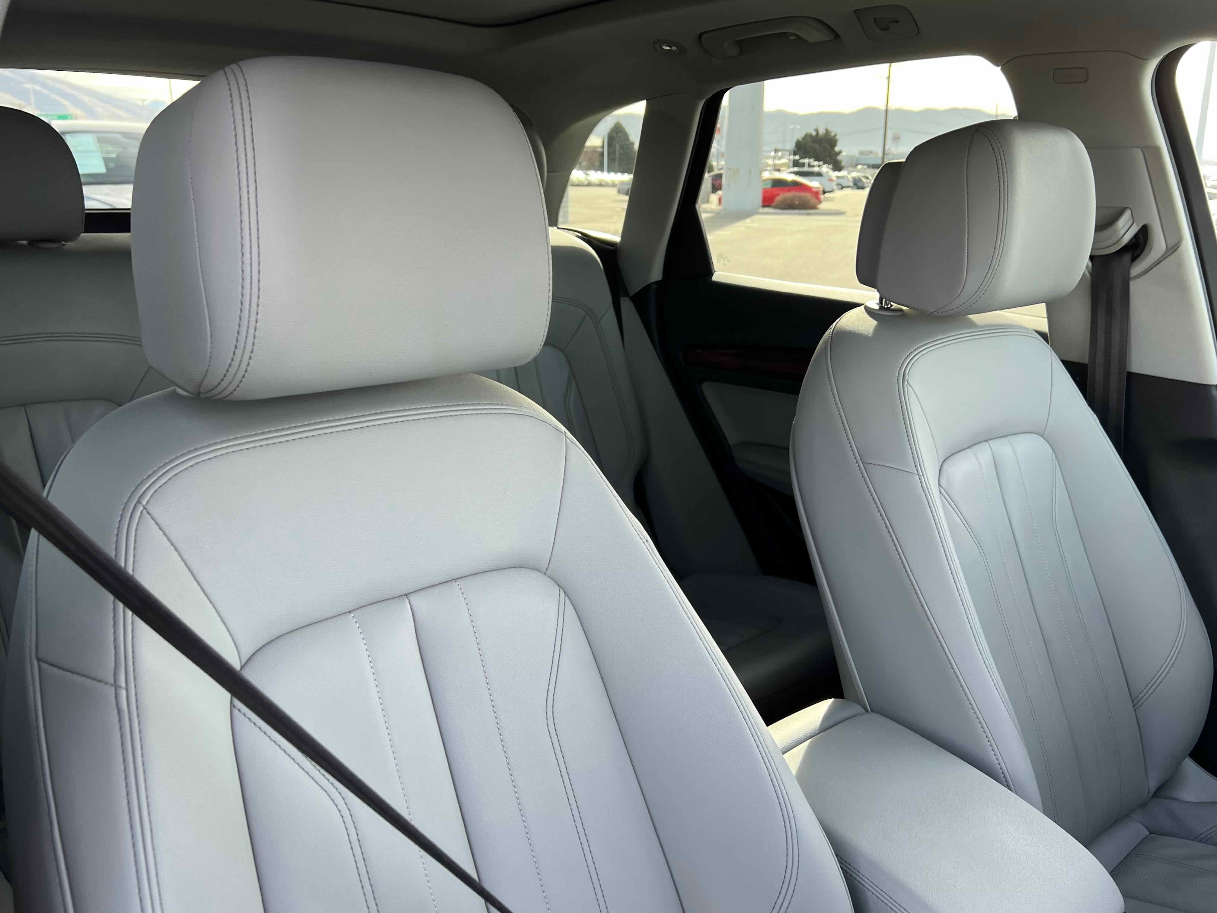 2022 Audi Q5 S line Premium Plus