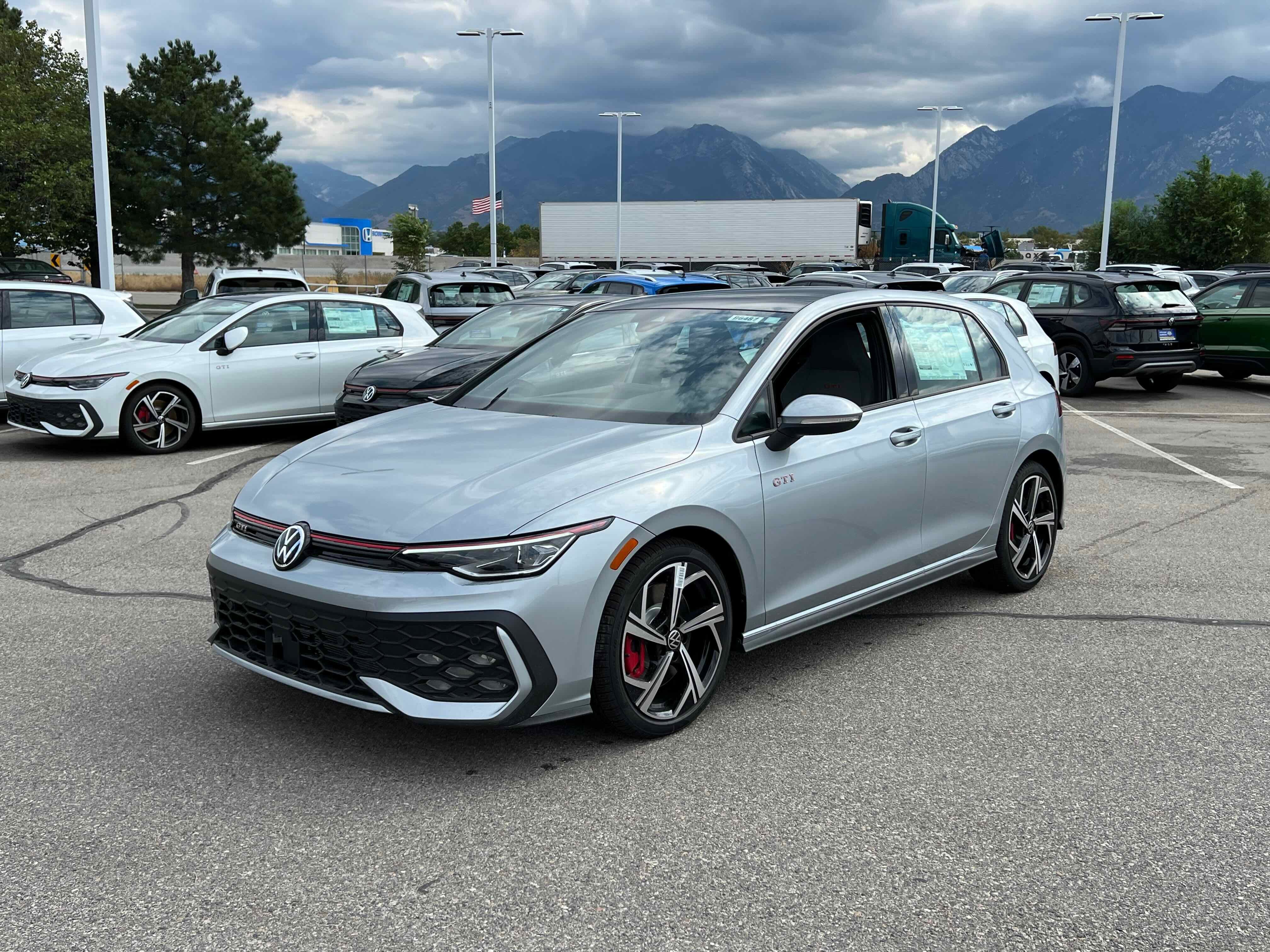 2025 Volkswagen Golf GTI SE