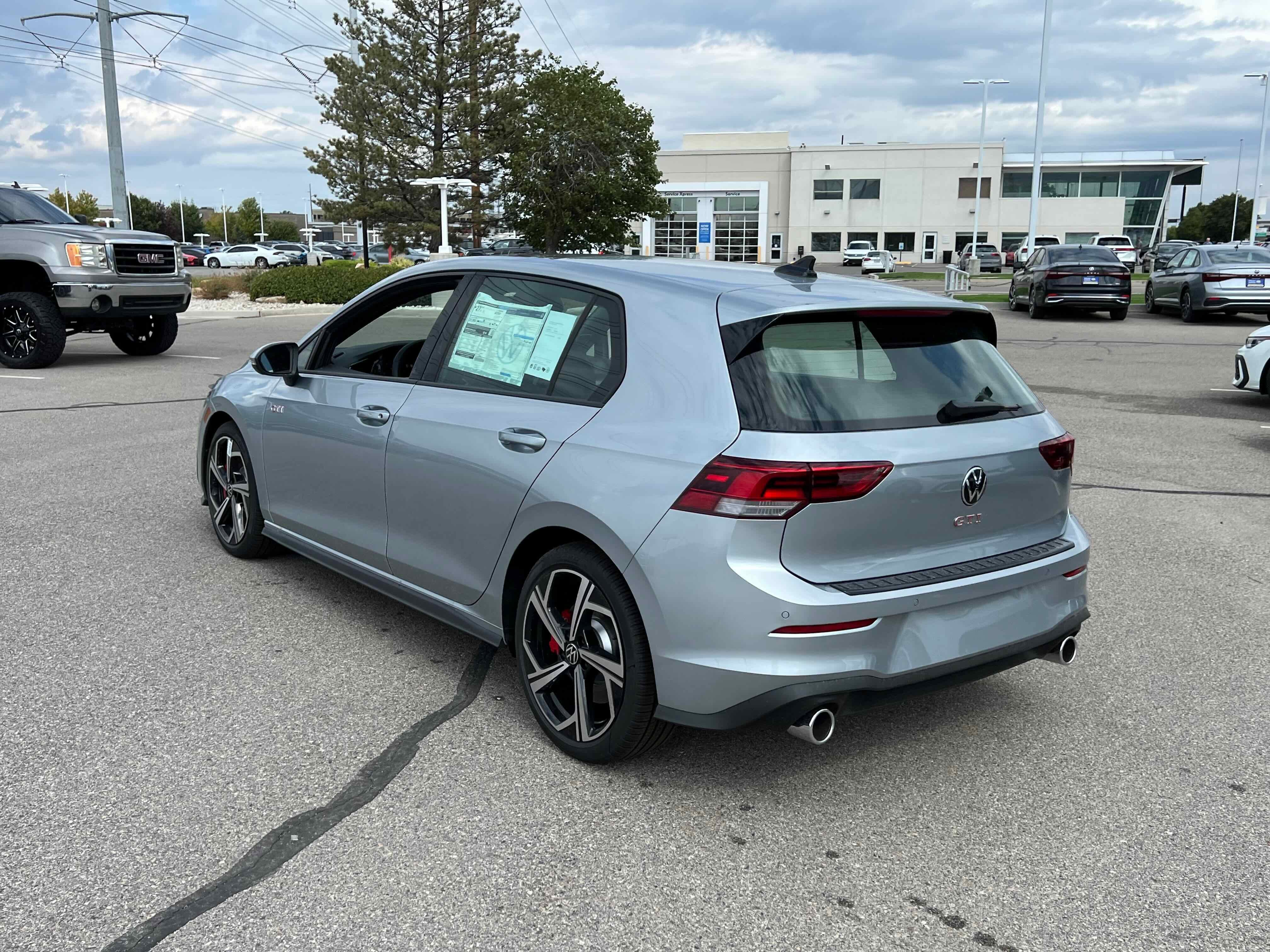 2025 Volkswagen Golf GTI SE