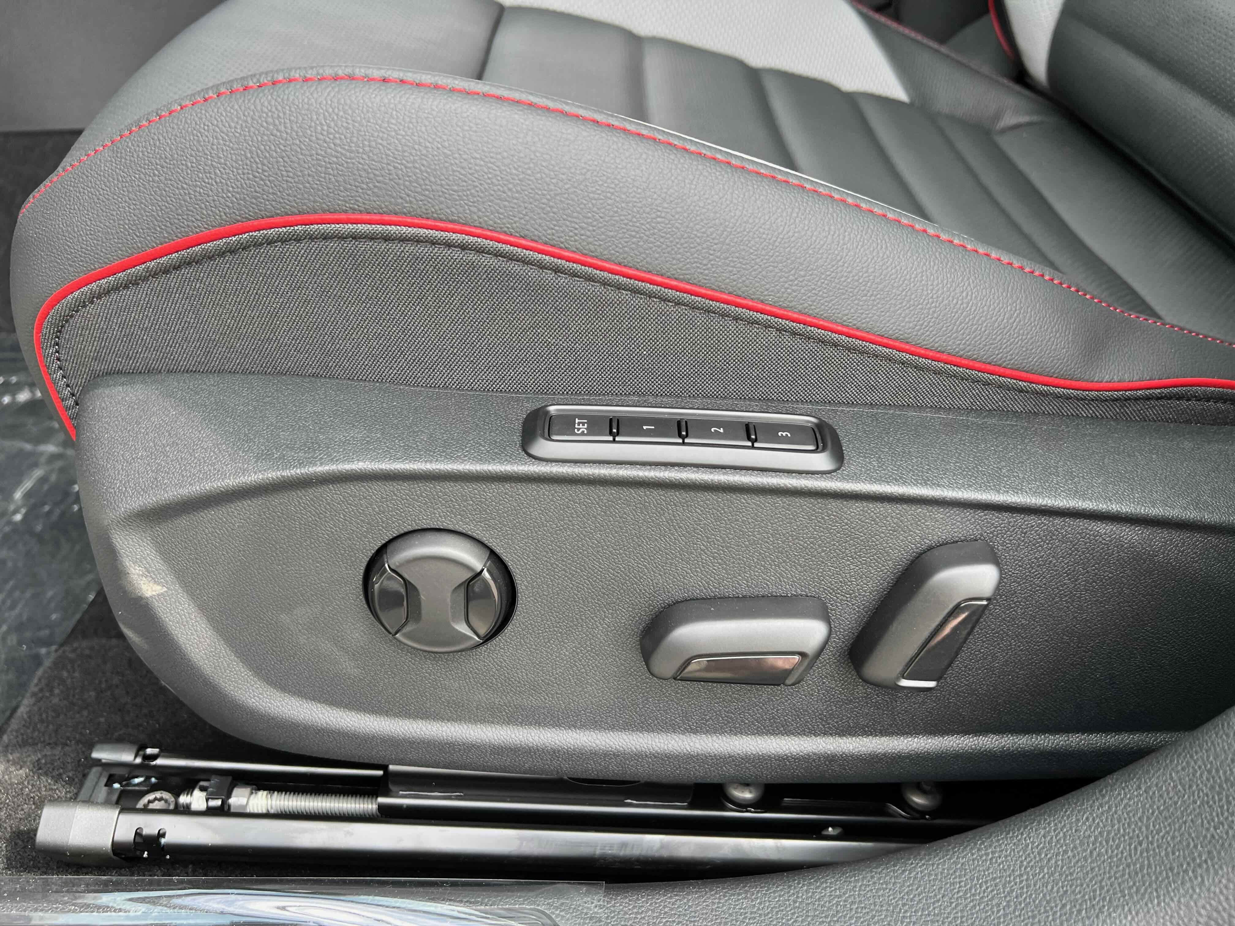 2025 Volkswagen Golf GTI SE