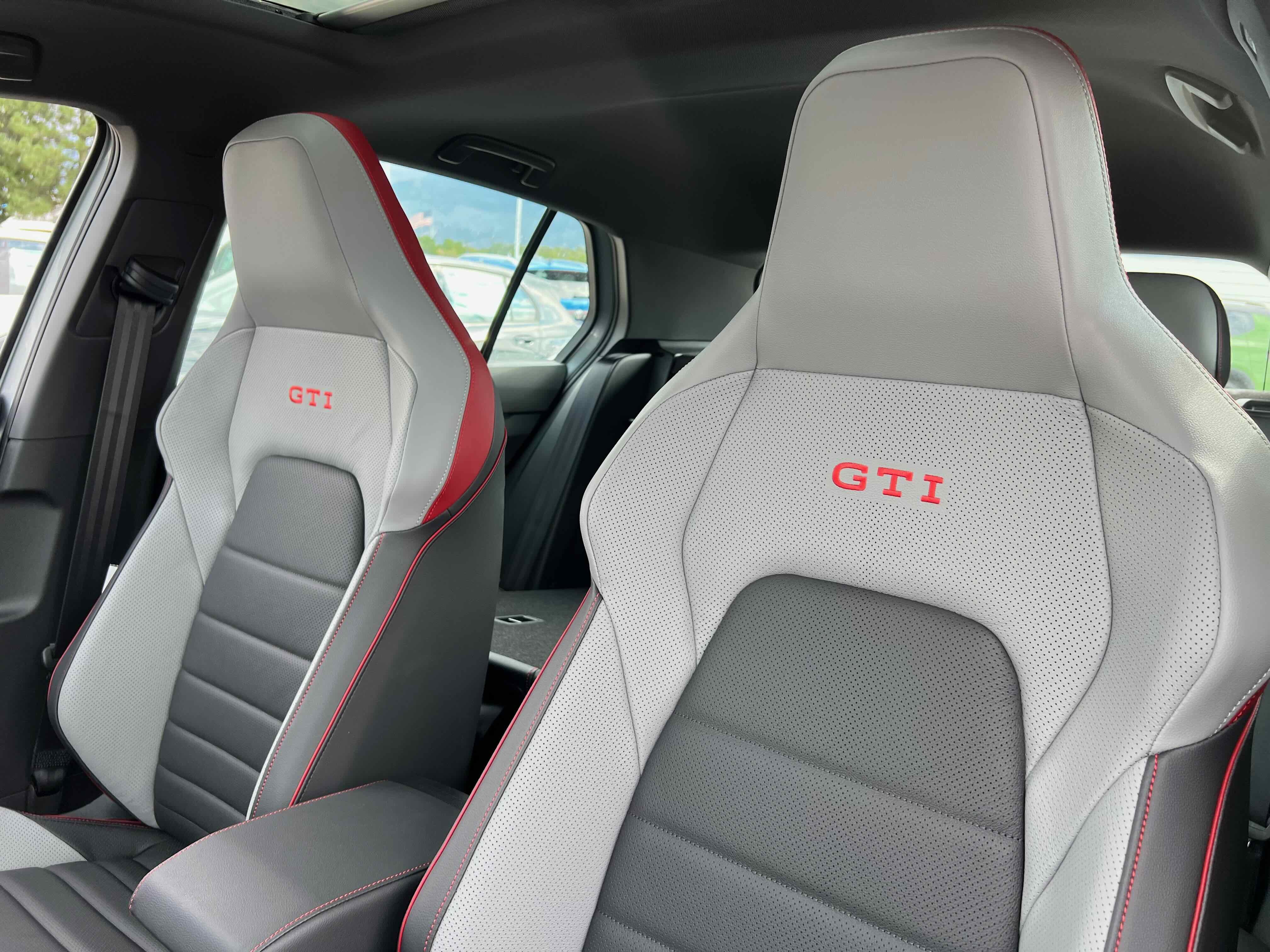 2025 Volkswagen Golf GTI SE
