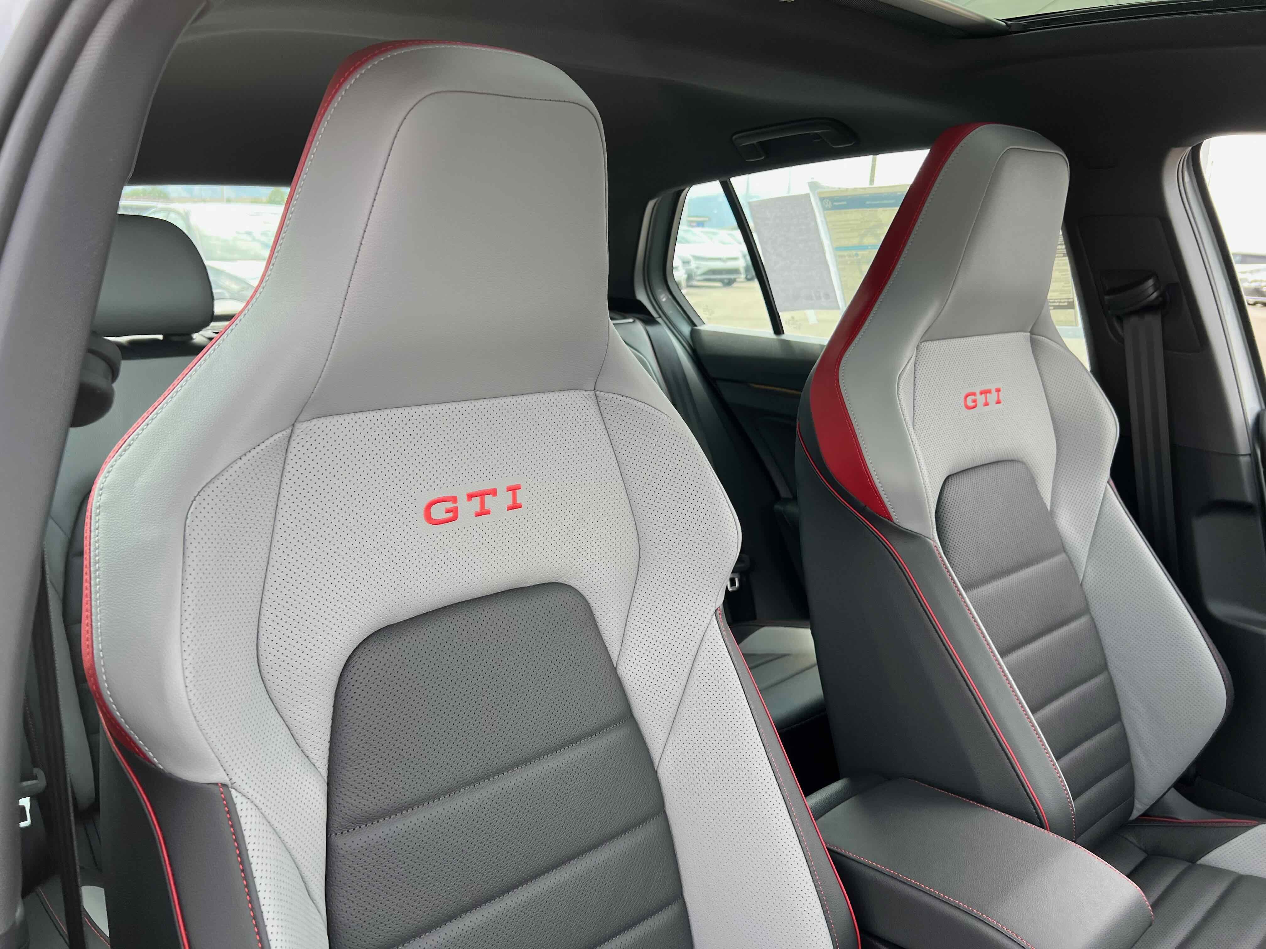 2025 Volkswagen Golf GTI SE