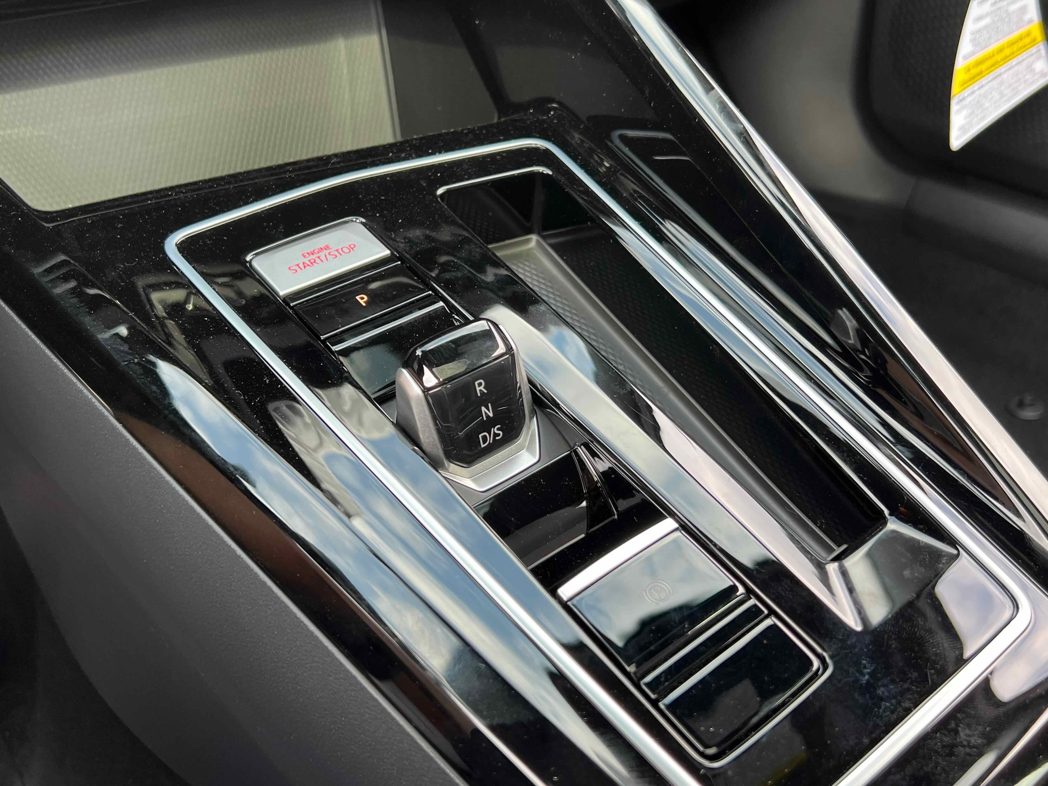 2025 Volkswagen Golf GTI SE