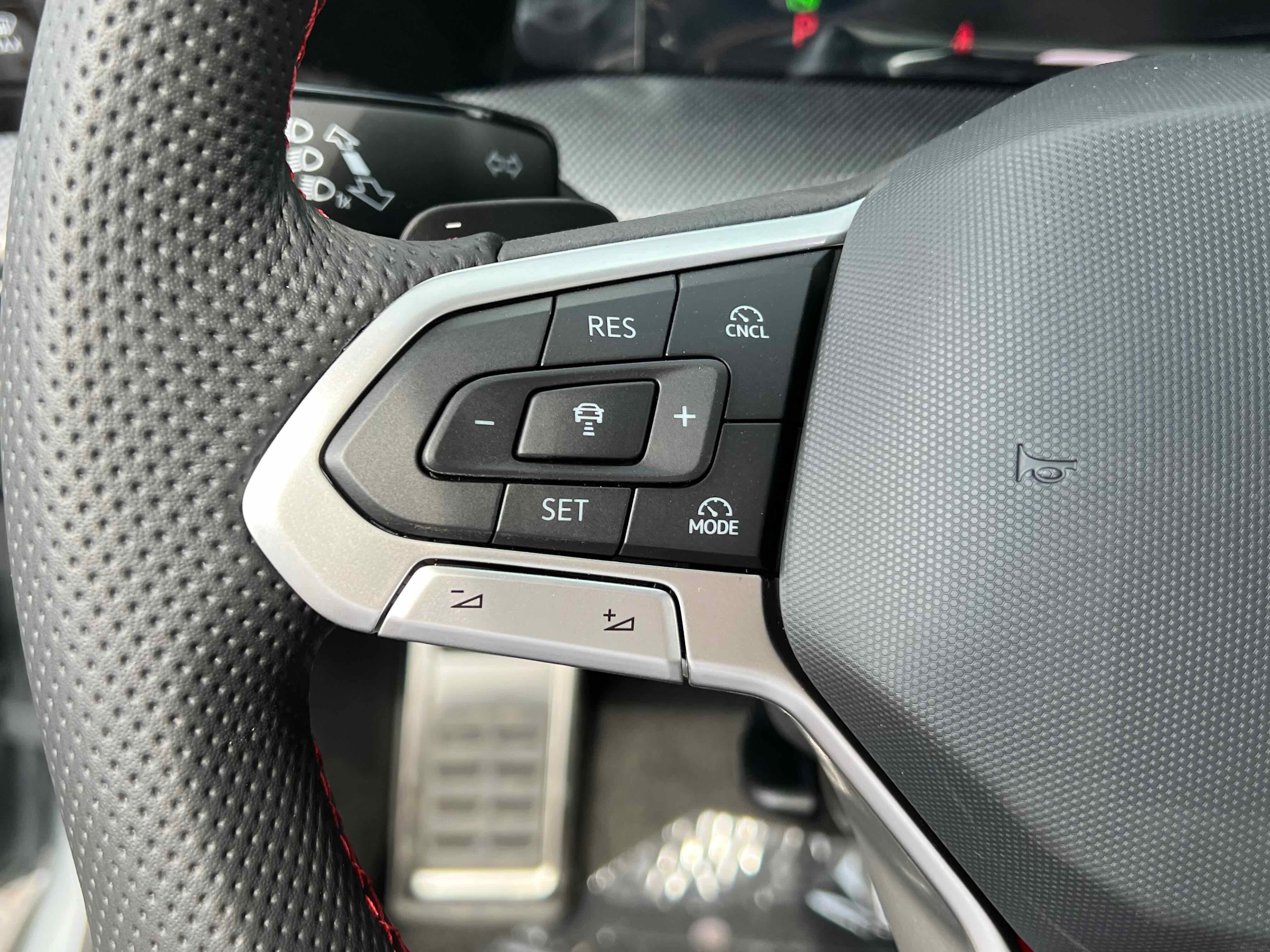 2025 Volkswagen Golf GTI SE