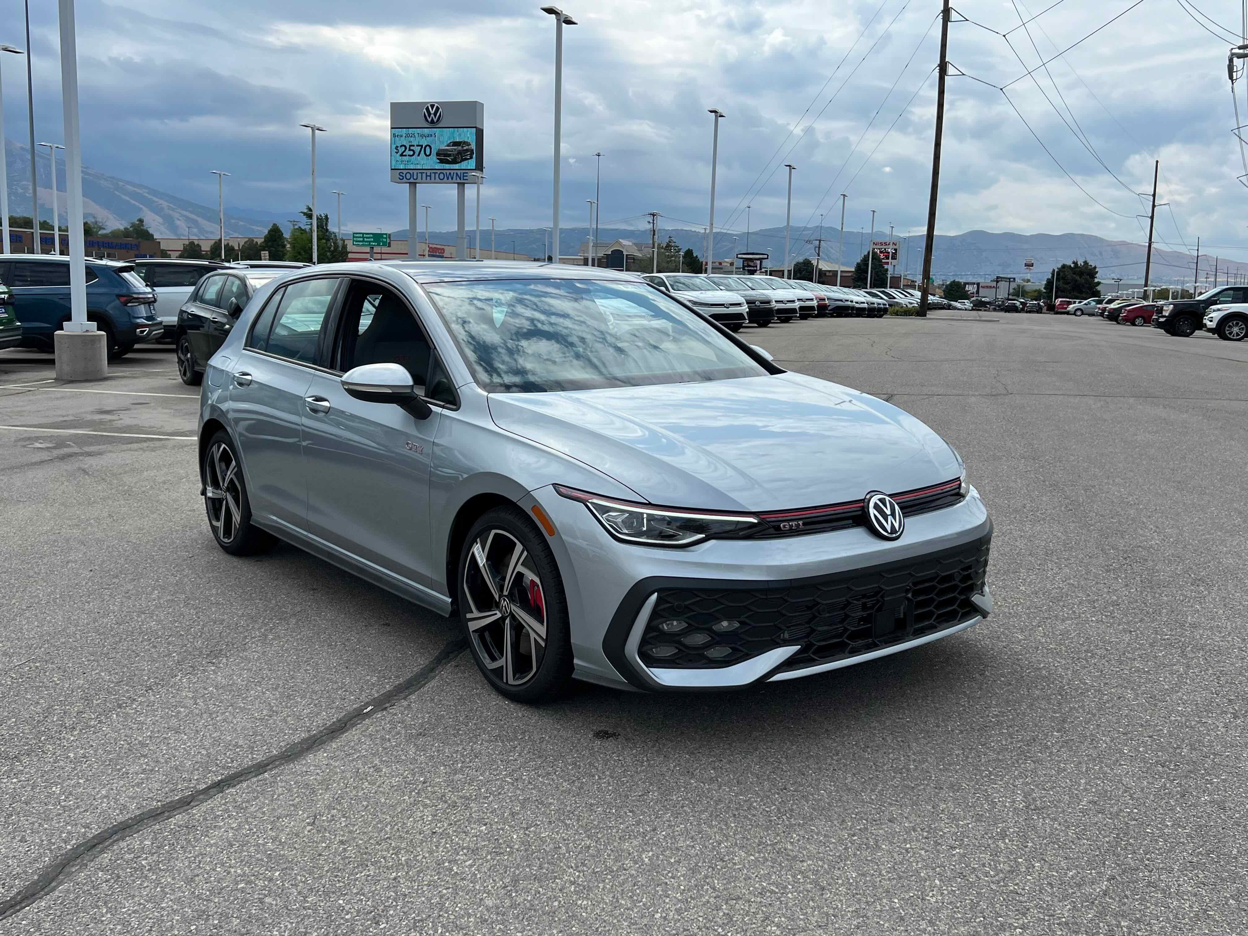 2025 Volkswagen Golf GTI SE