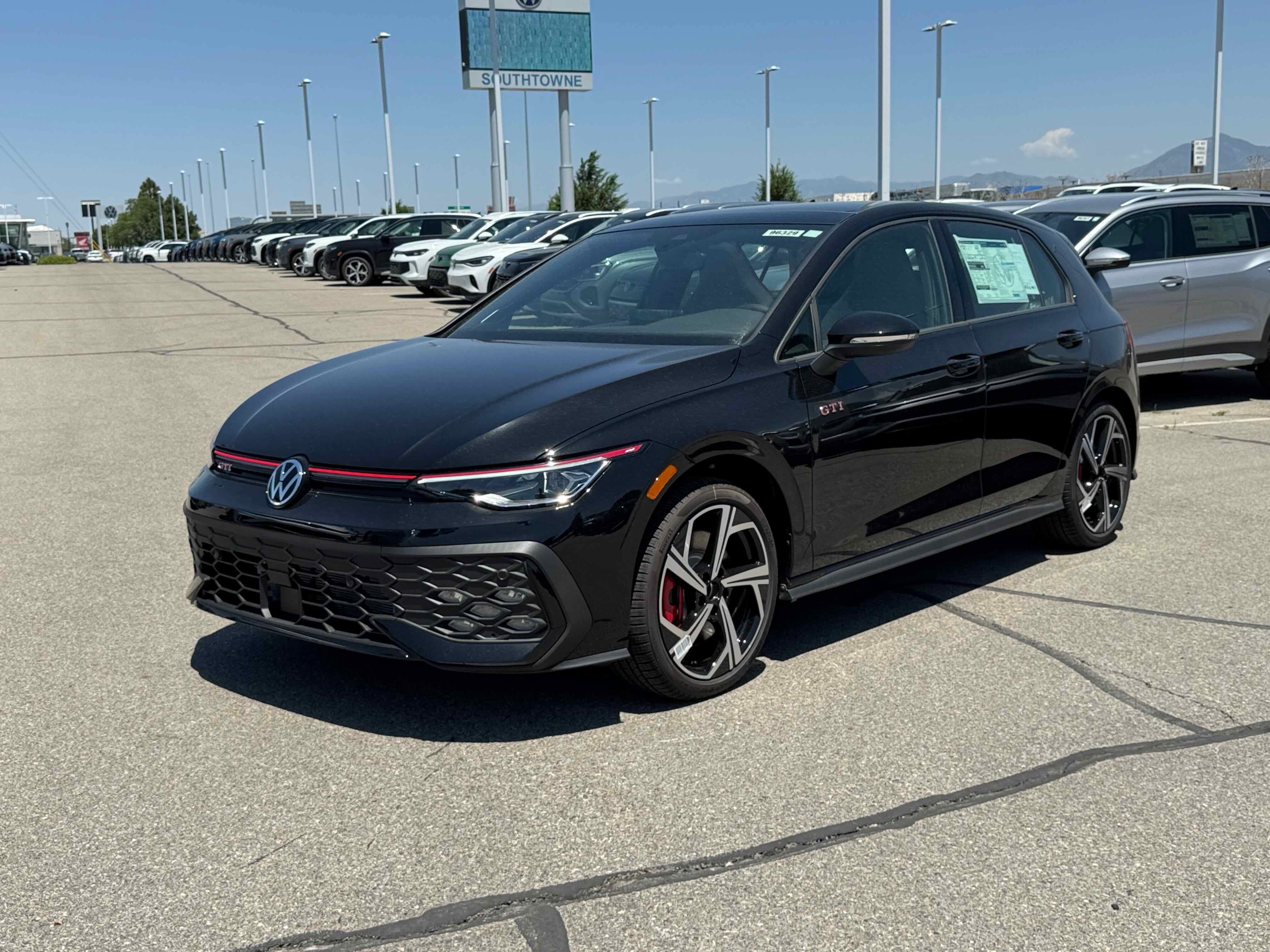 2025 Volkswagen Golf GTI SE