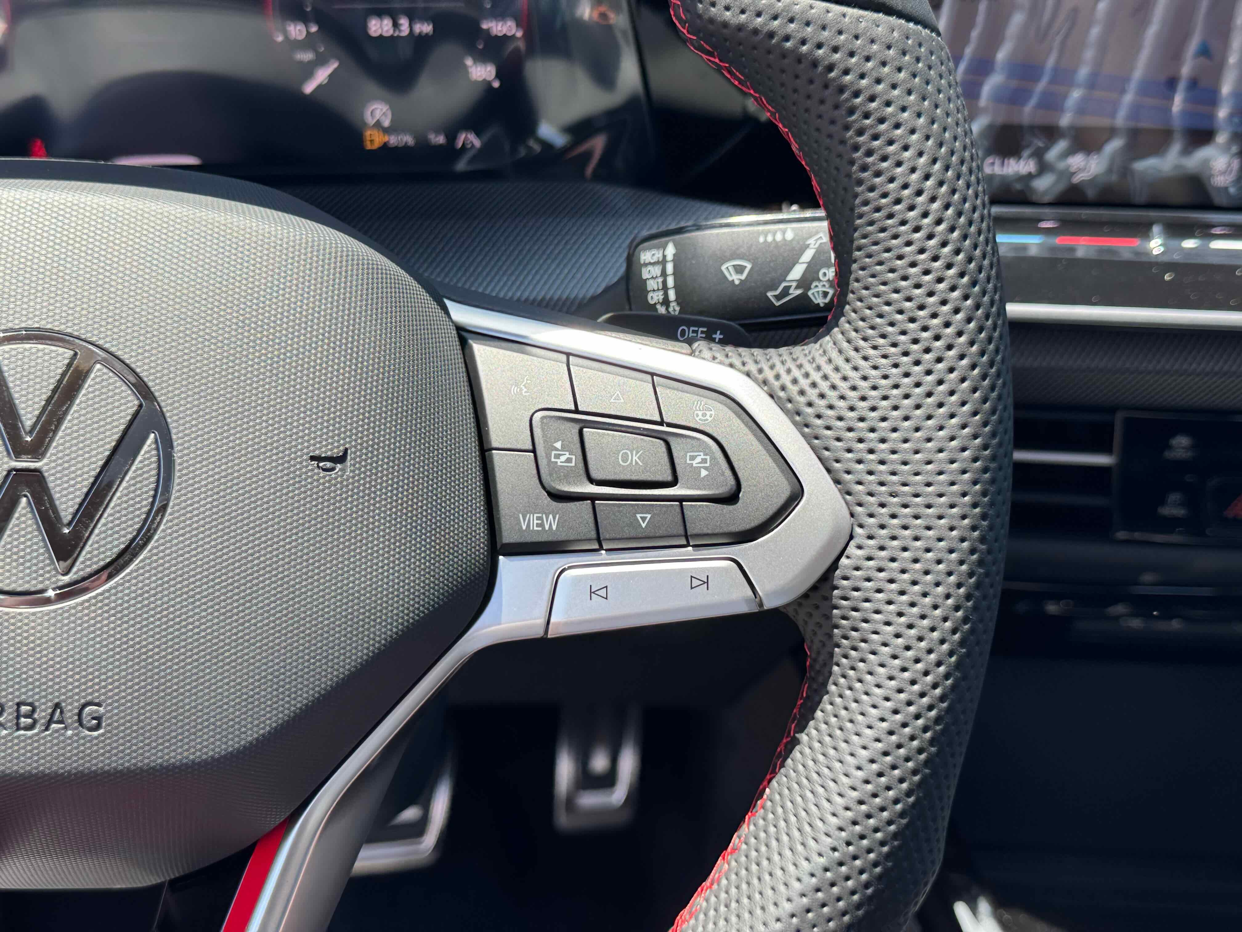 2025 Volkswagen Golf GTI SE