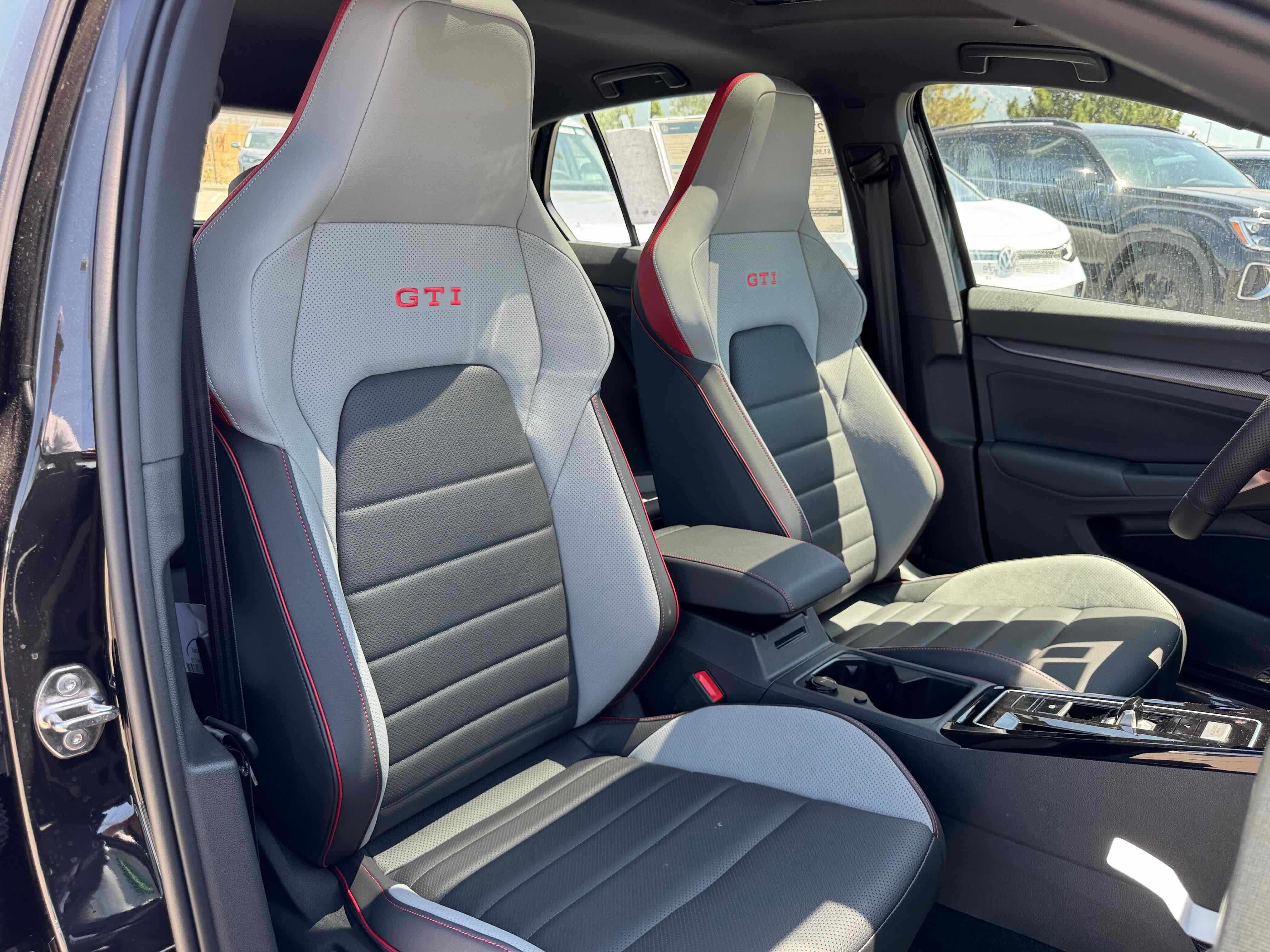 2025 Volkswagen Golf GTI SE