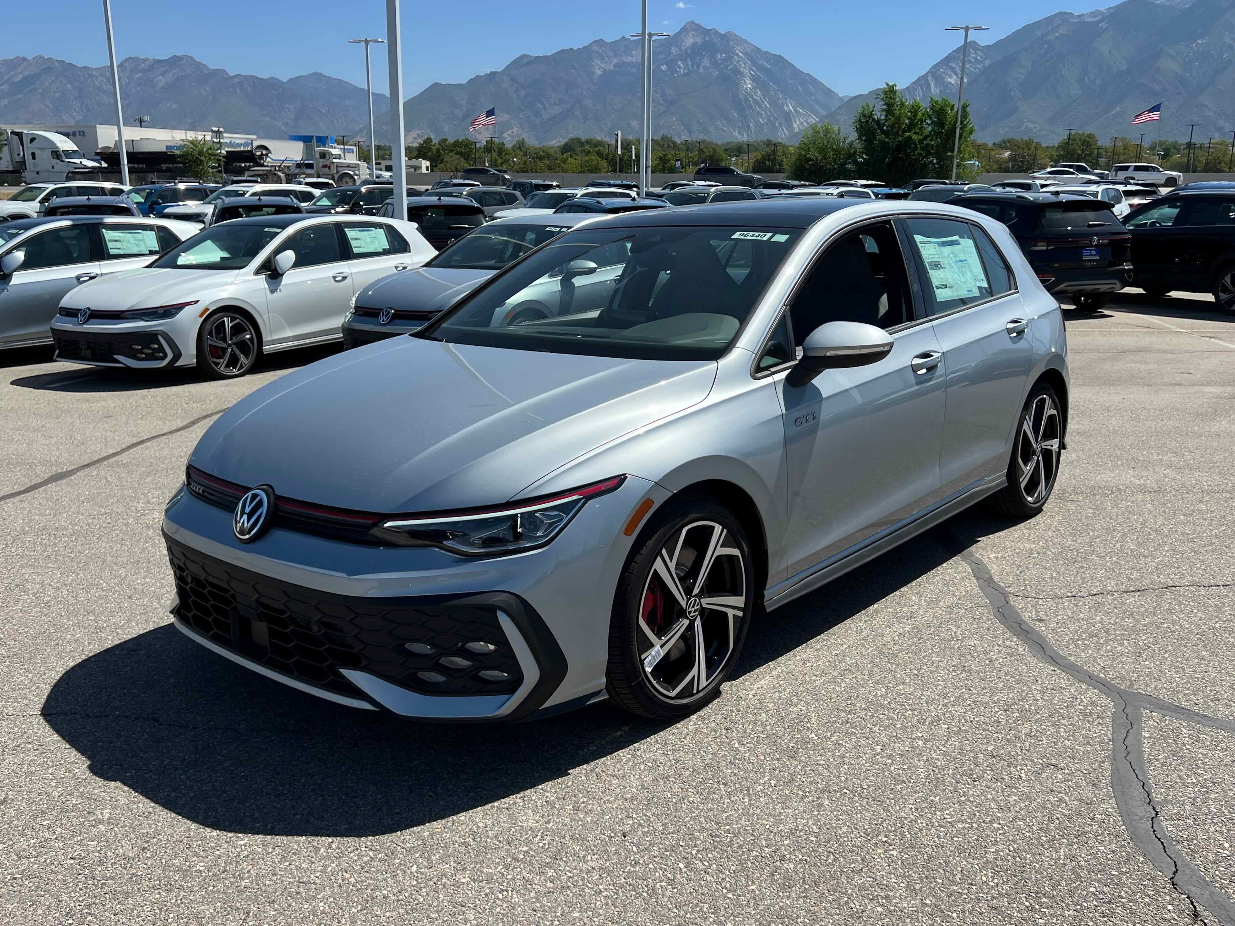 2025 Volkswagen Golf GTI SE