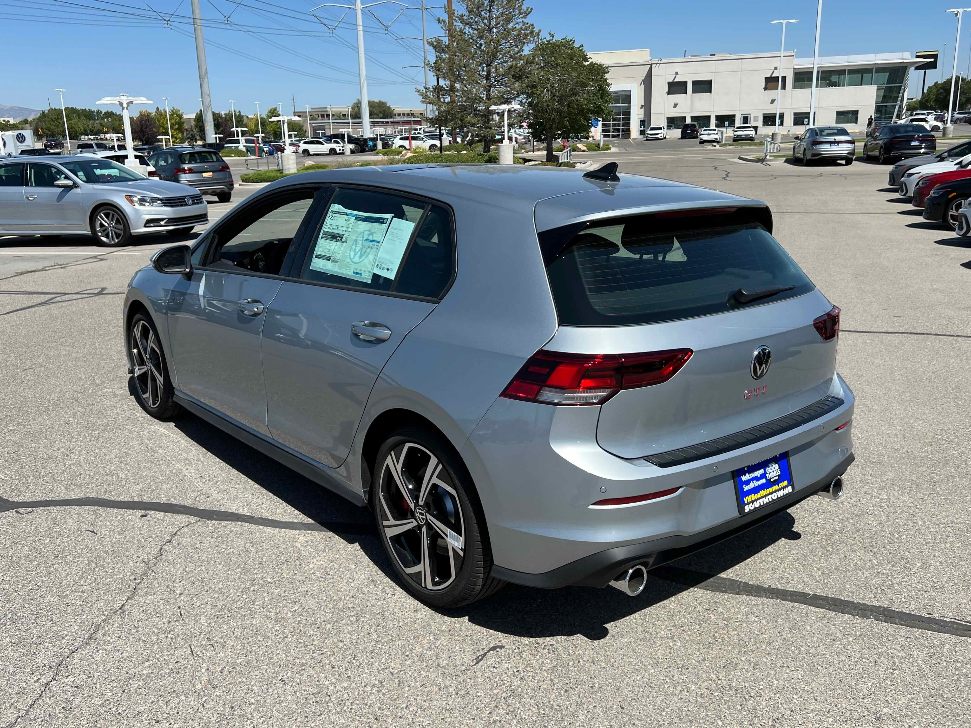 2025 Volkswagen Golf GTI SE