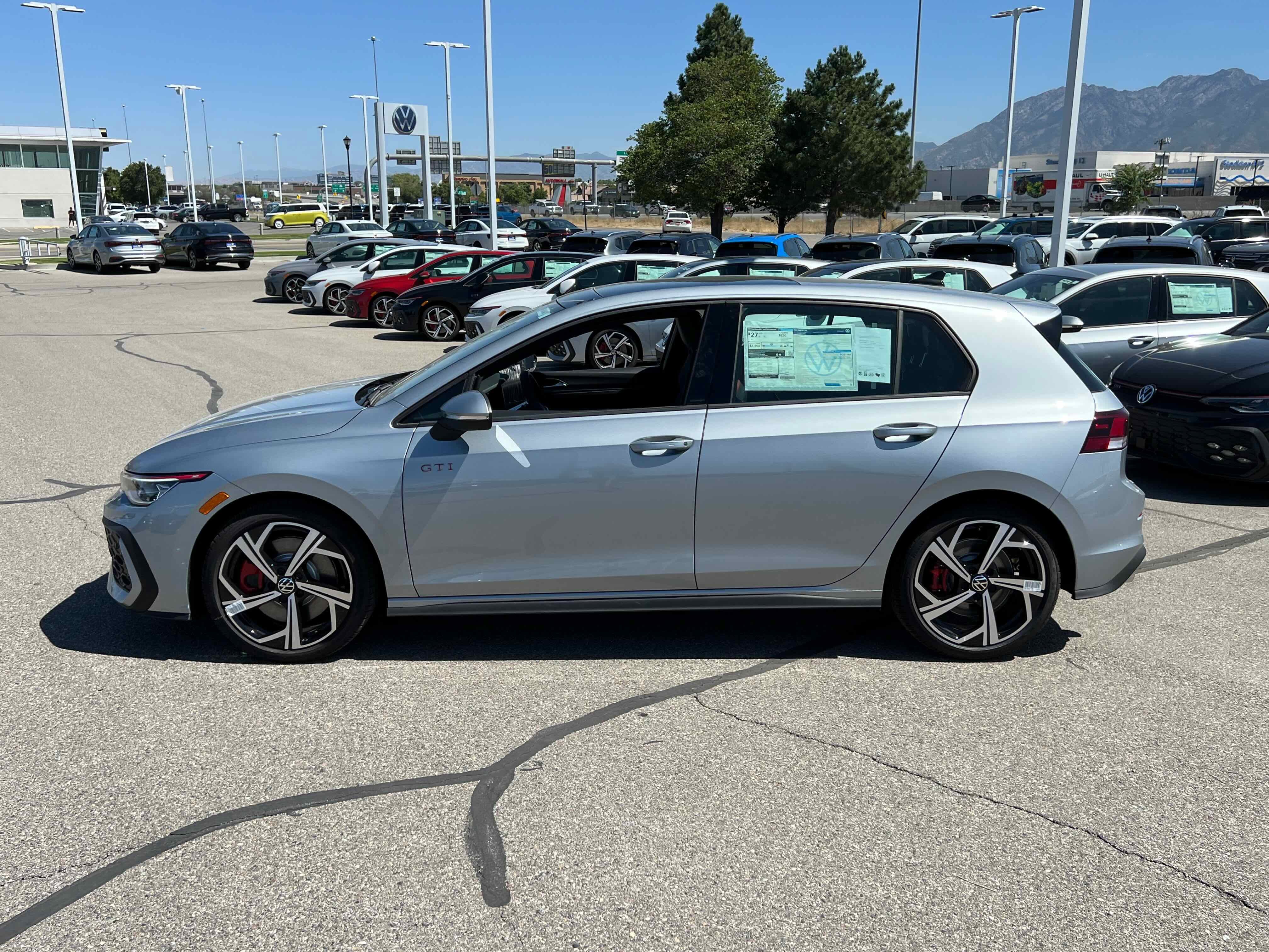 2025 Volkswagen Golf GTI SE