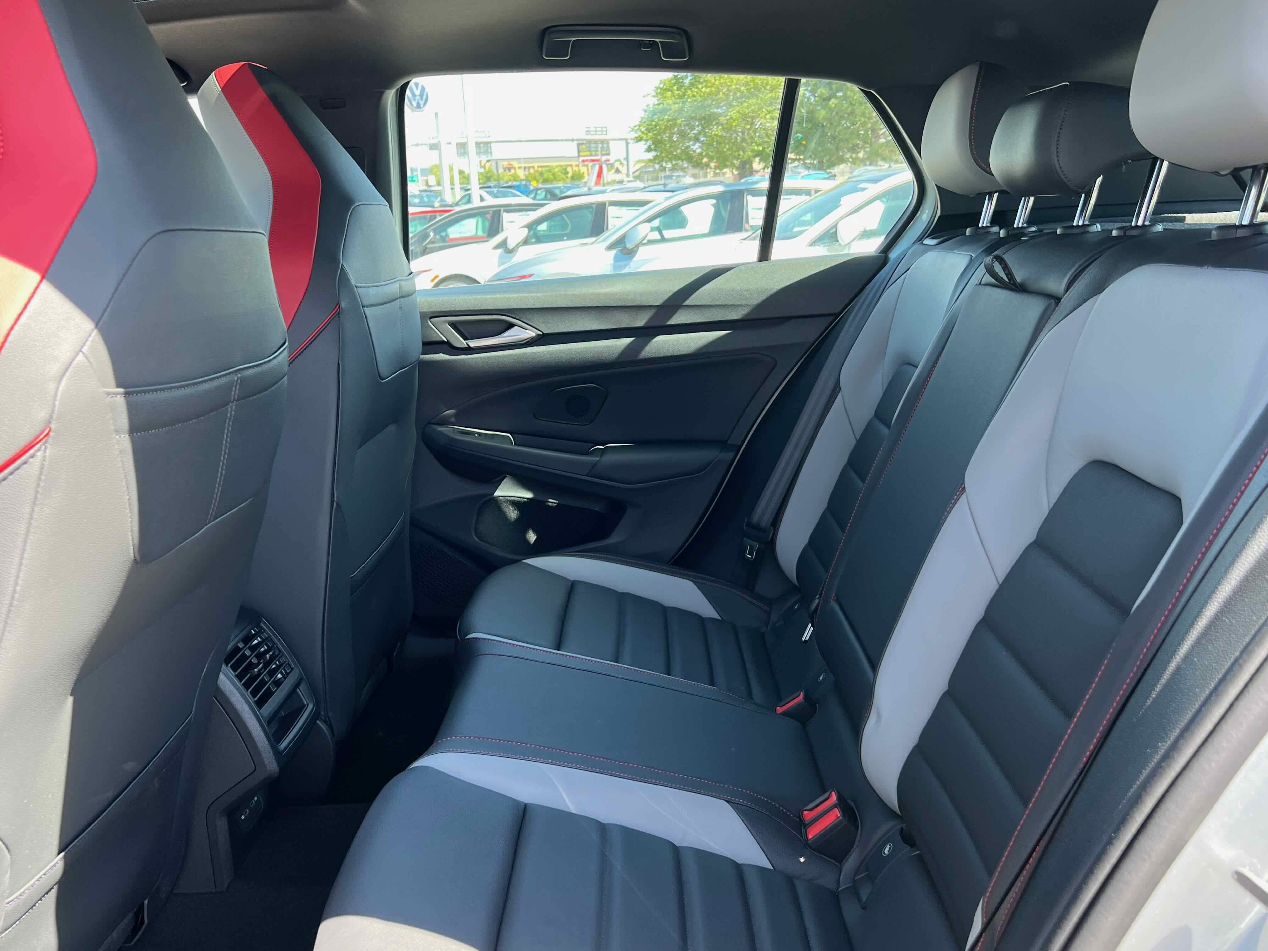 2025 Volkswagen Golf GTI SE