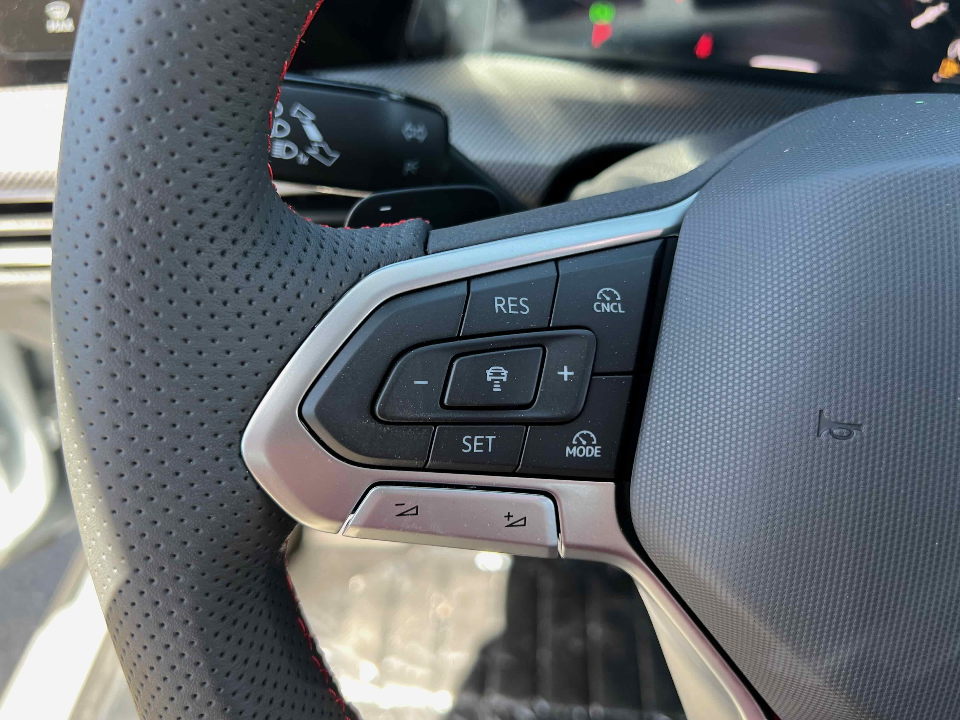 2025 Volkswagen Golf GTI SE