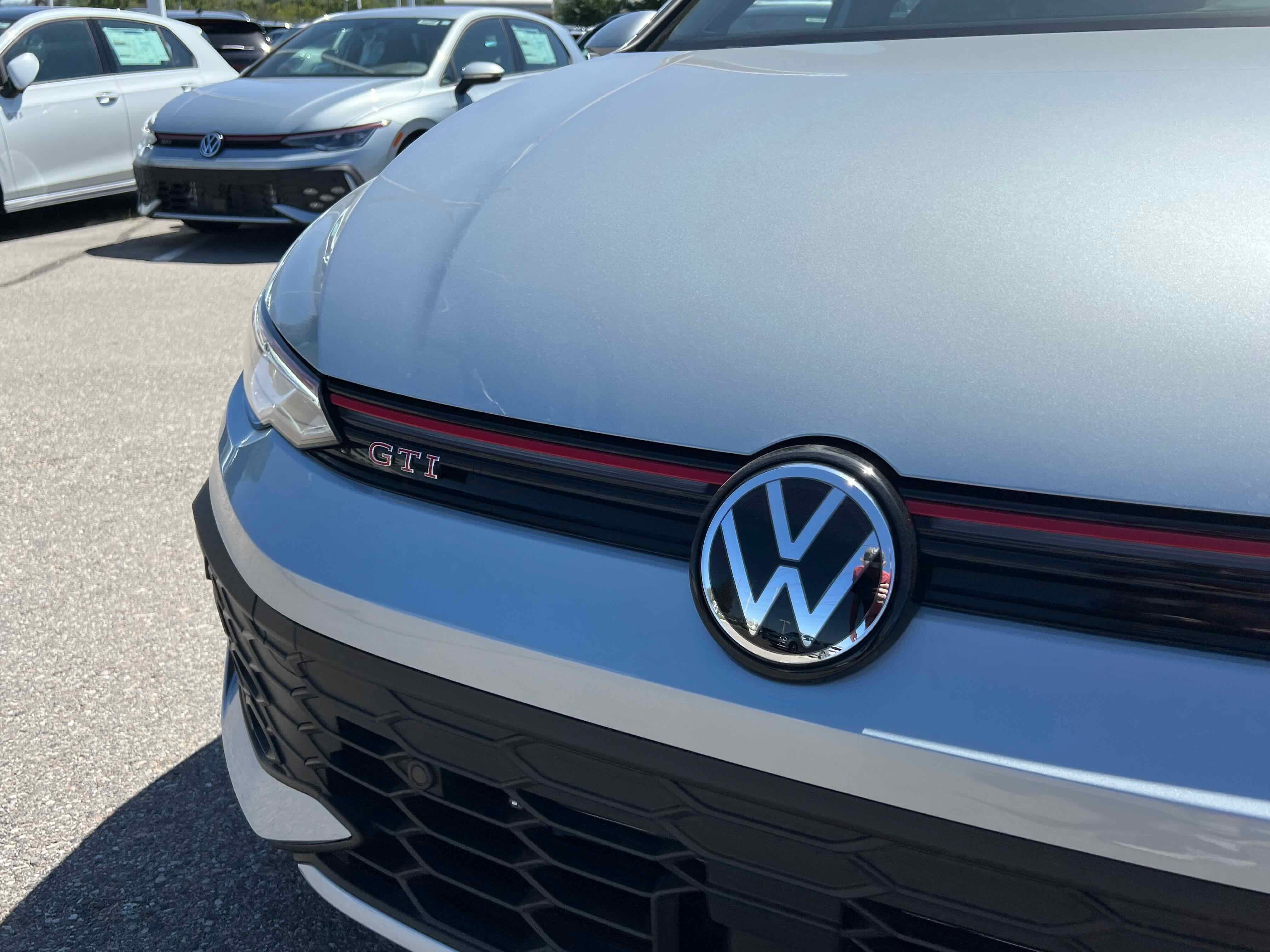 2025 Volkswagen Golf GTI SE