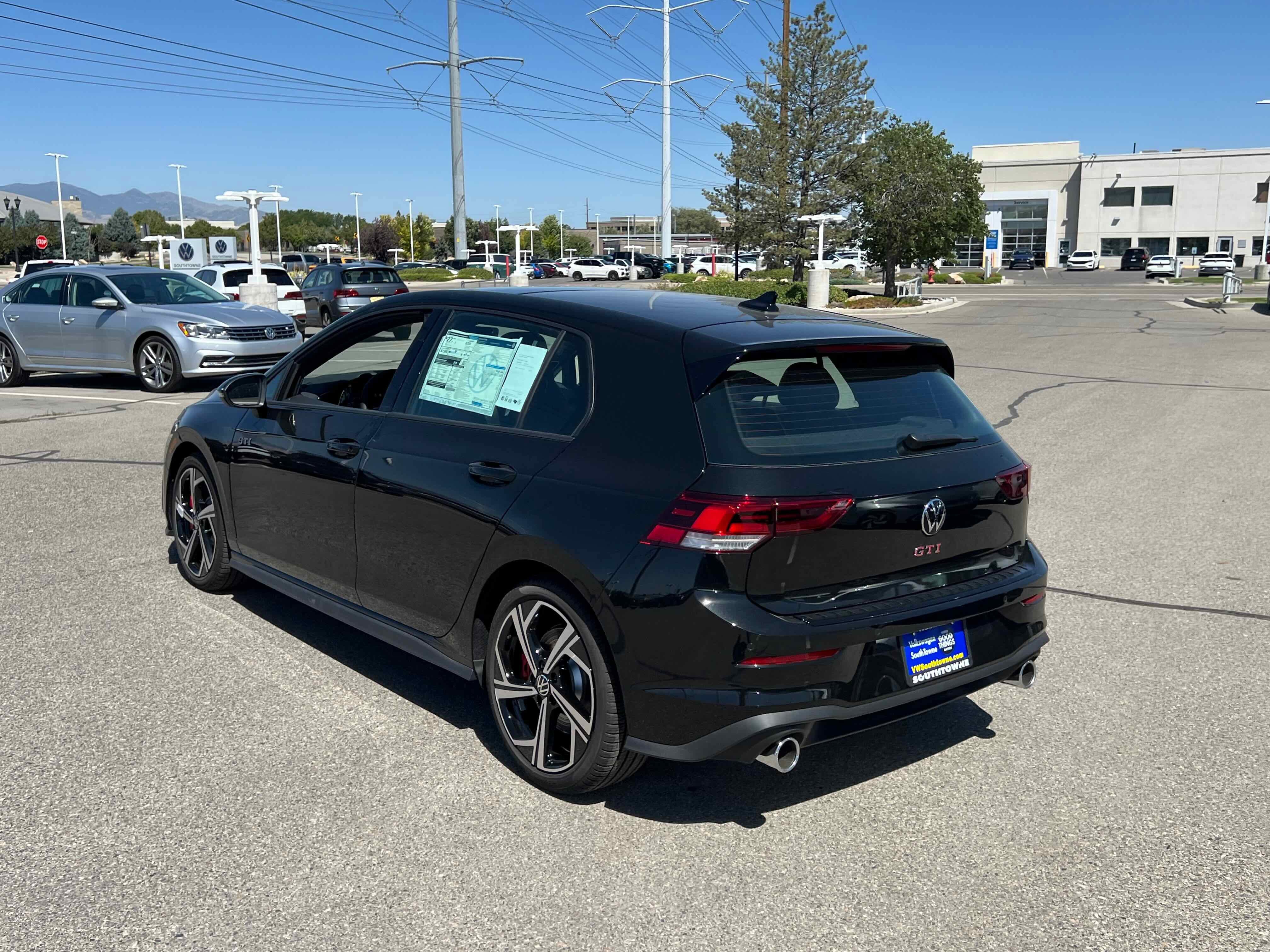 2025 Volkswagen Golf GTI SE