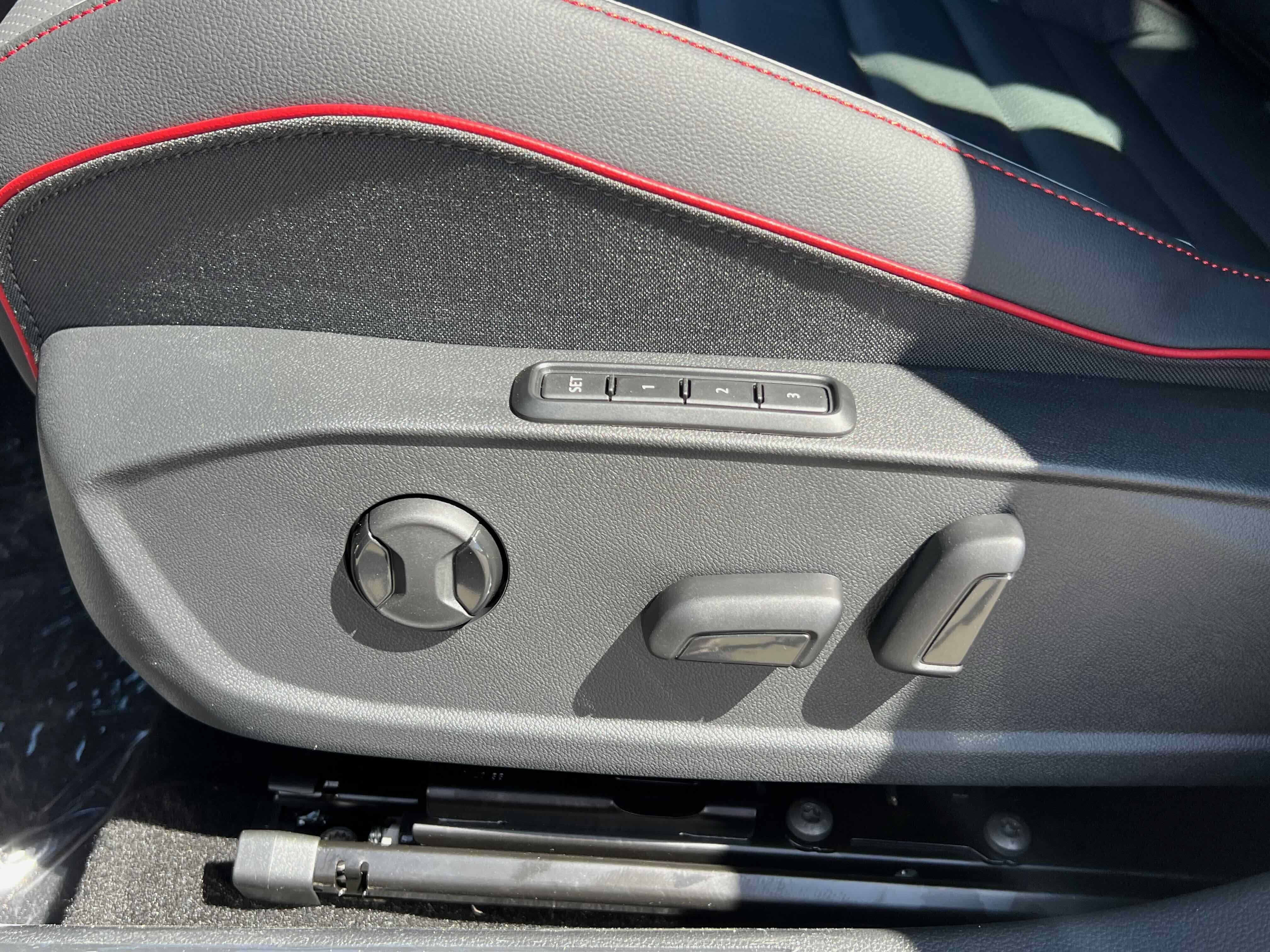 2025 Volkswagen Golf GTI SE