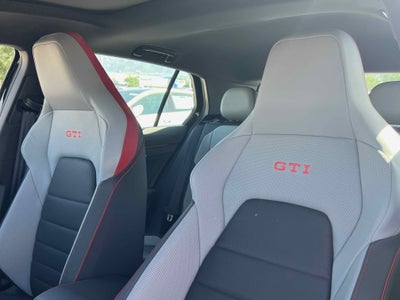 2025 Volkswagen Golf GTI SE