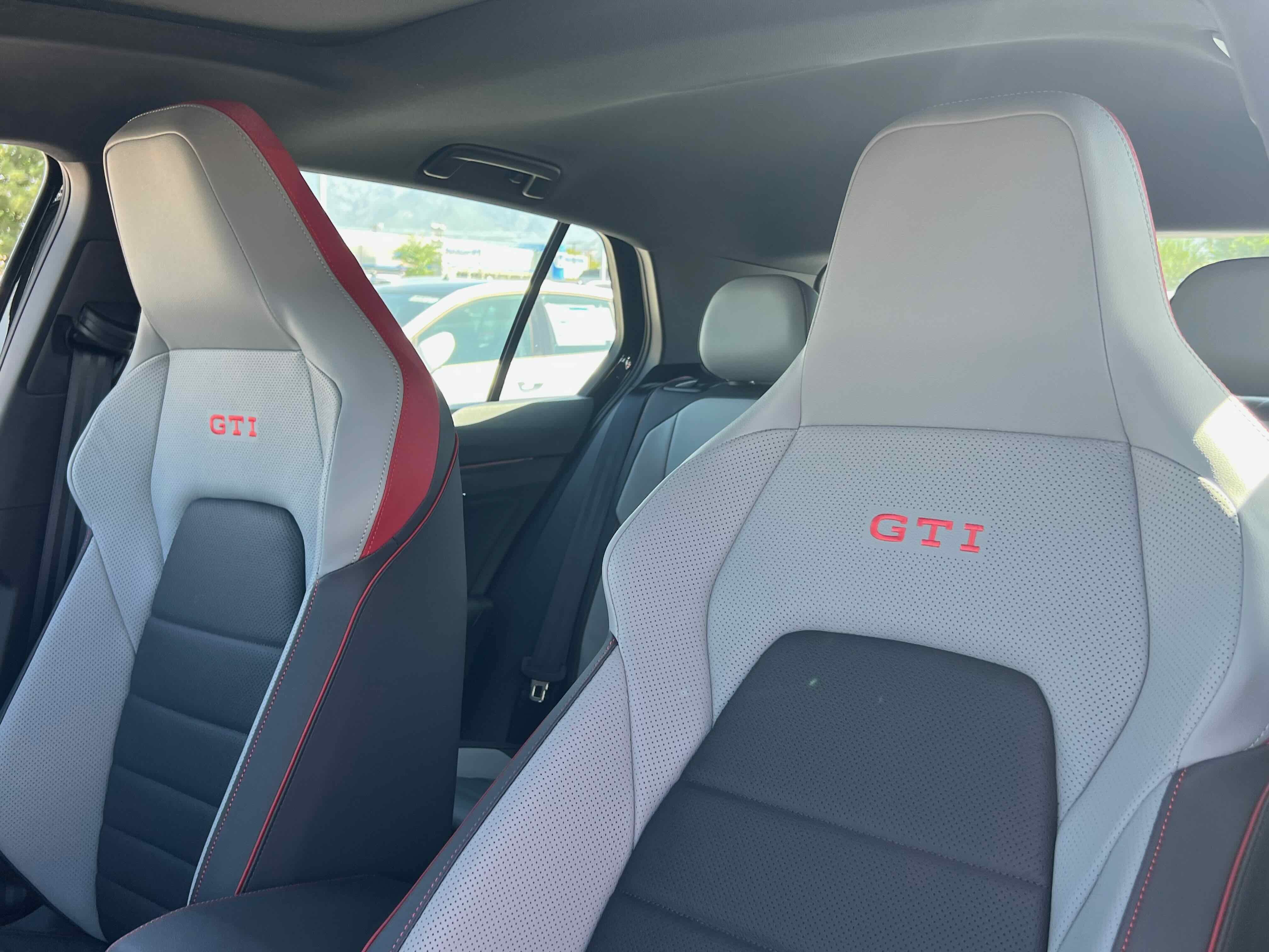 2025 Volkswagen Golf GTI SE