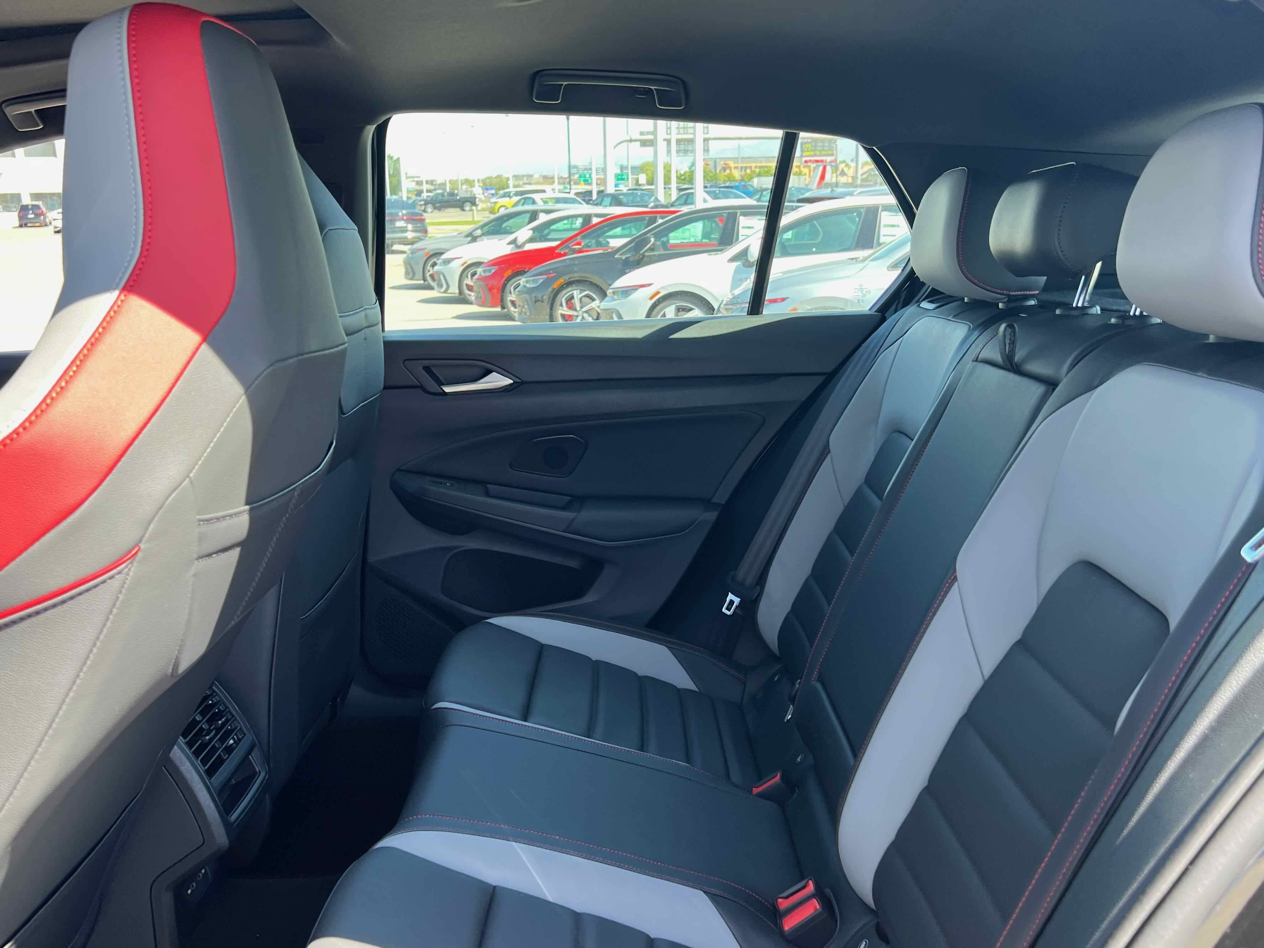 2025 Volkswagen Golf GTI SE