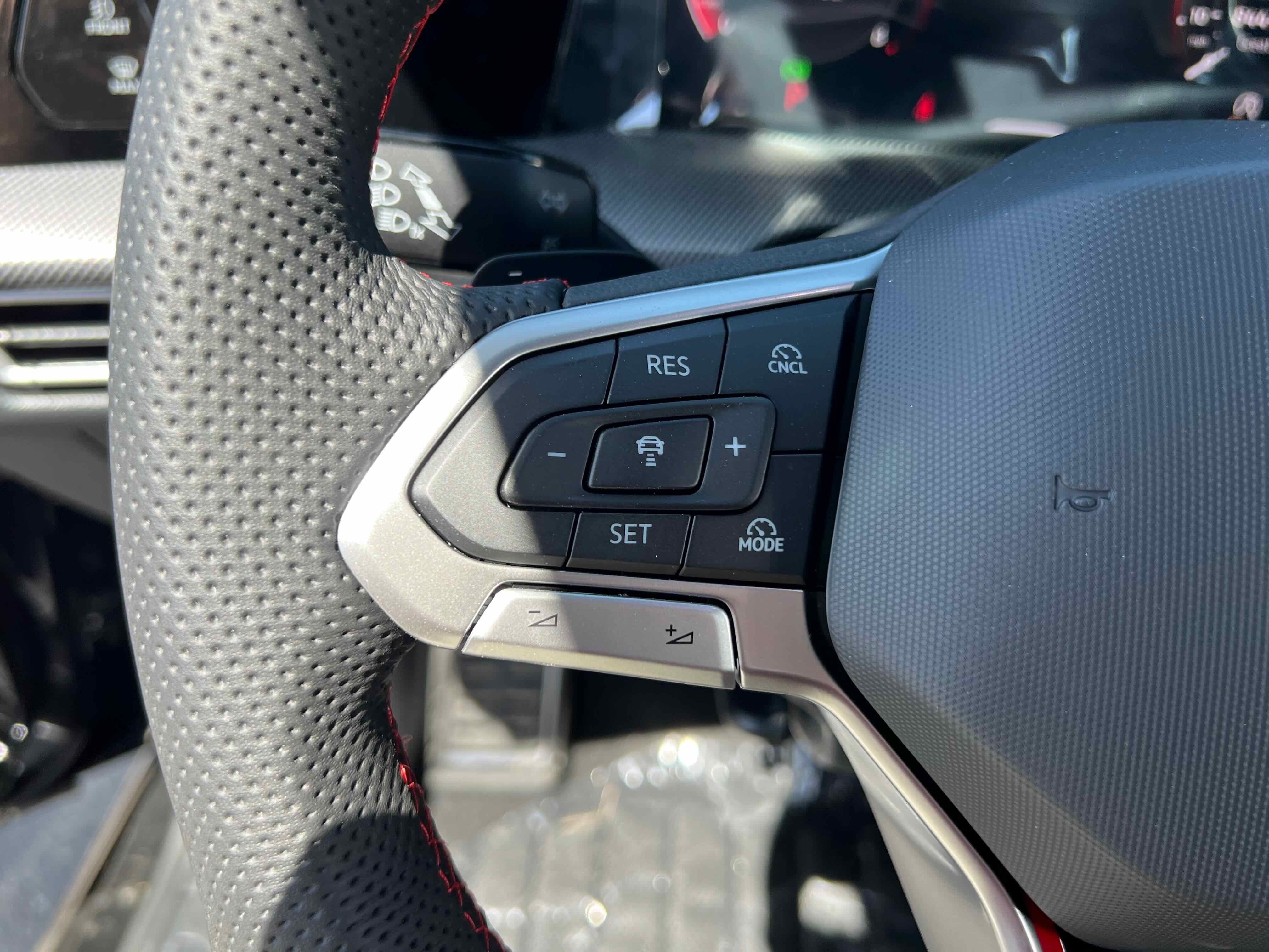 2025 Volkswagen Golf GTI SE