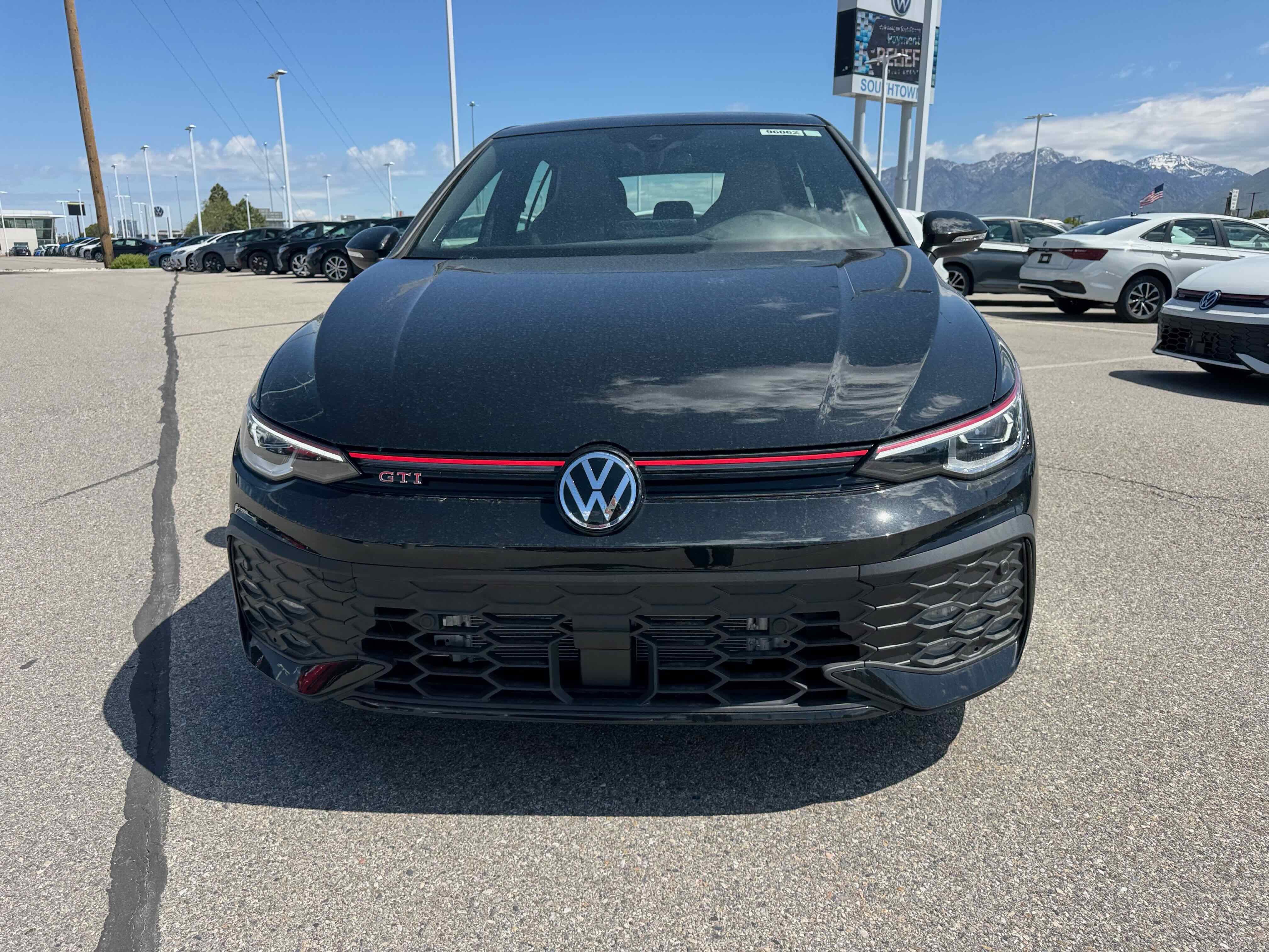 2025 Volkswagen Golf GTI SE