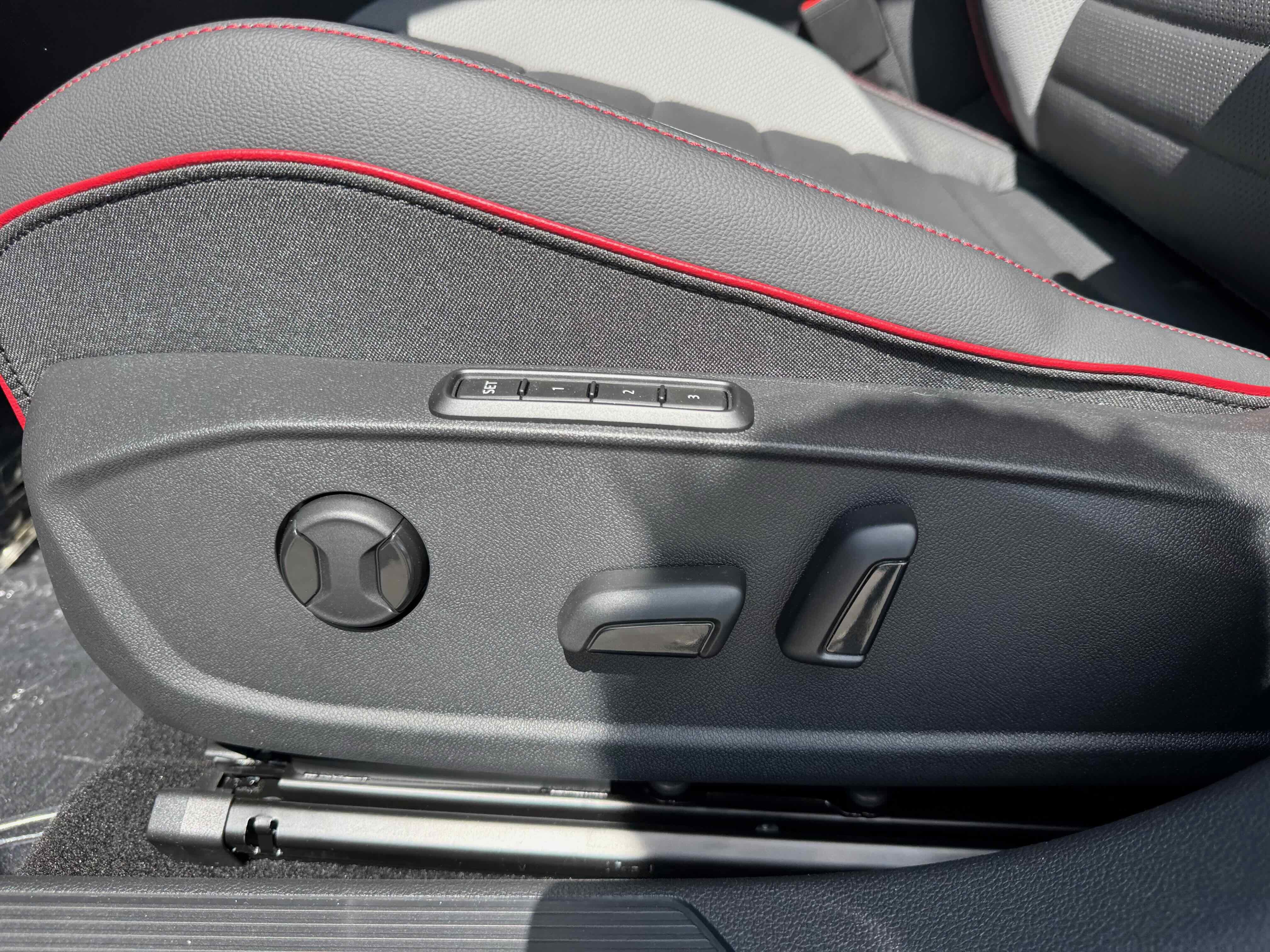 2025 Volkswagen Golf GTI SE