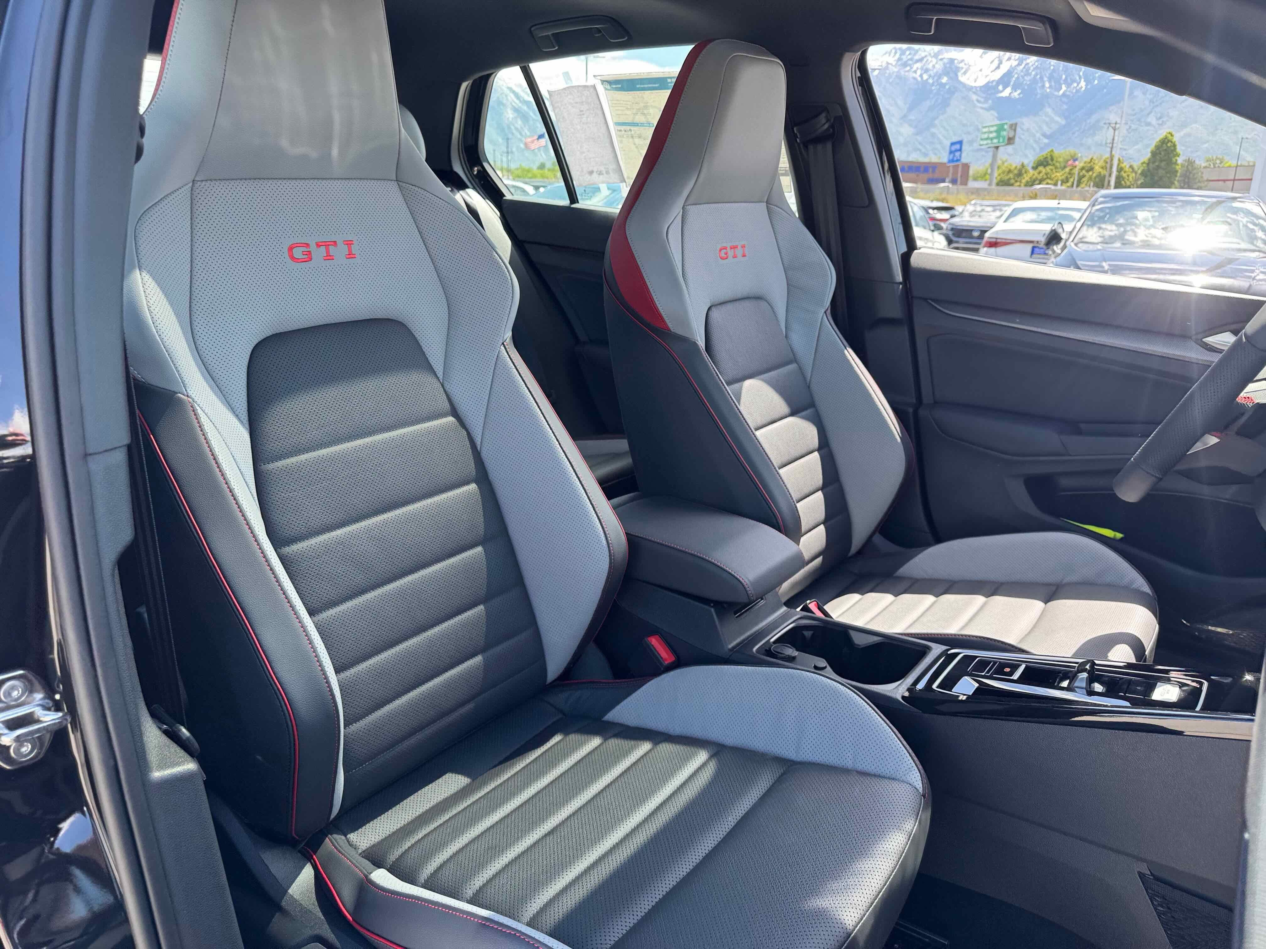 2025 Volkswagen Golf GTI SE