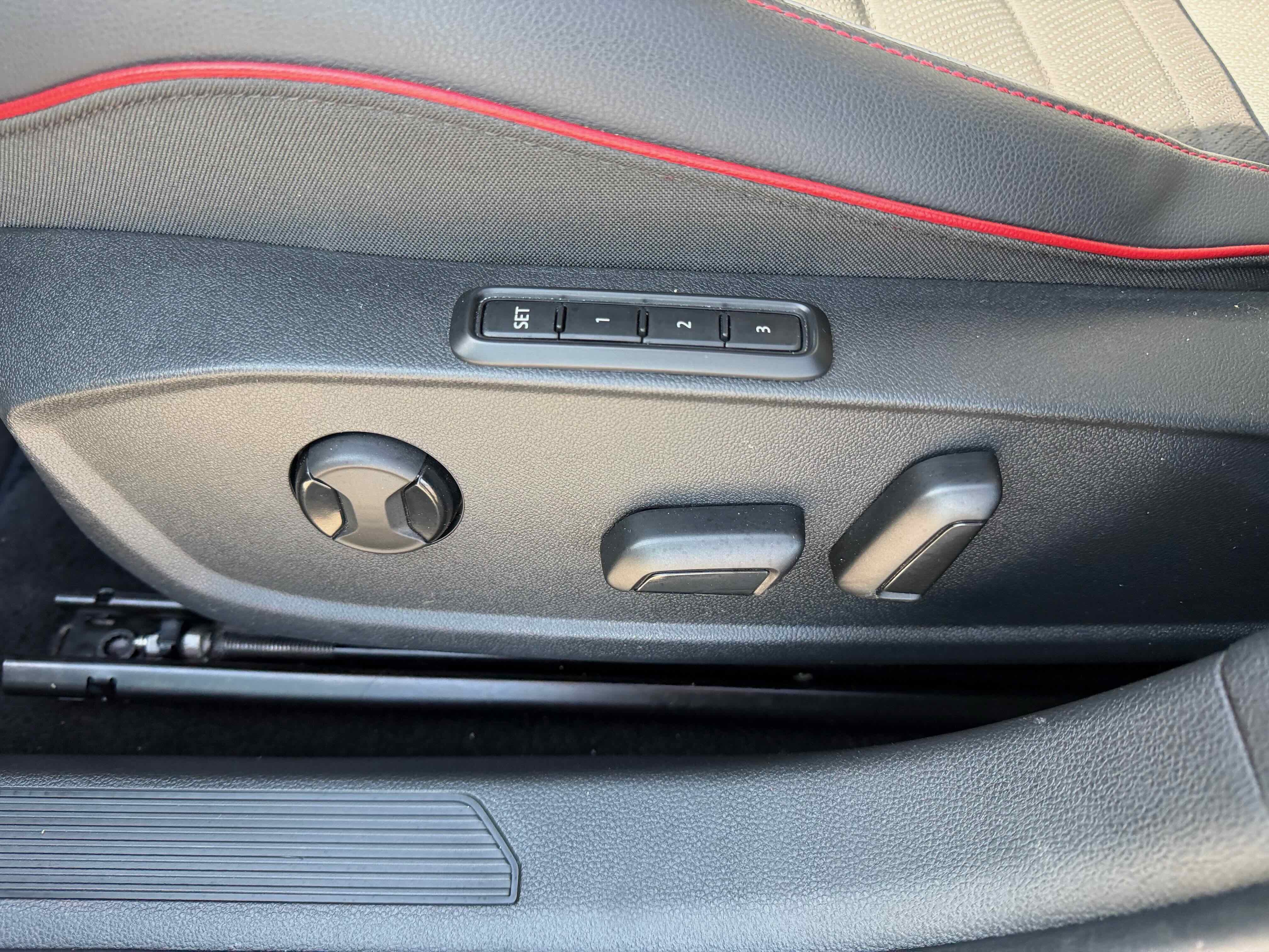 2022 Volkswagen Golf GTI SE