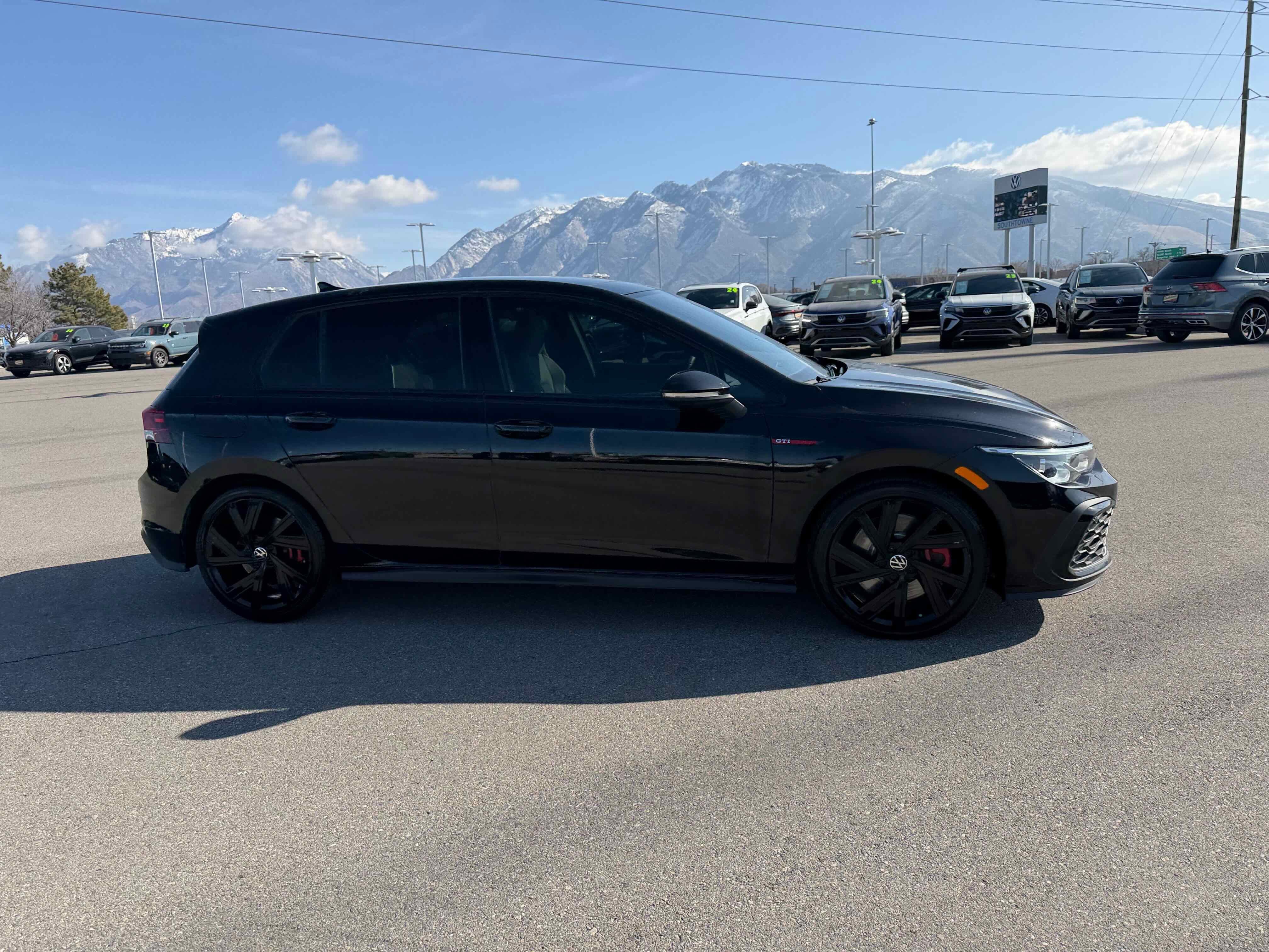 2022 Volkswagen Golf GTI SE