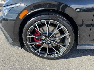 2024 Volkswagen Golf GTI 380 SE